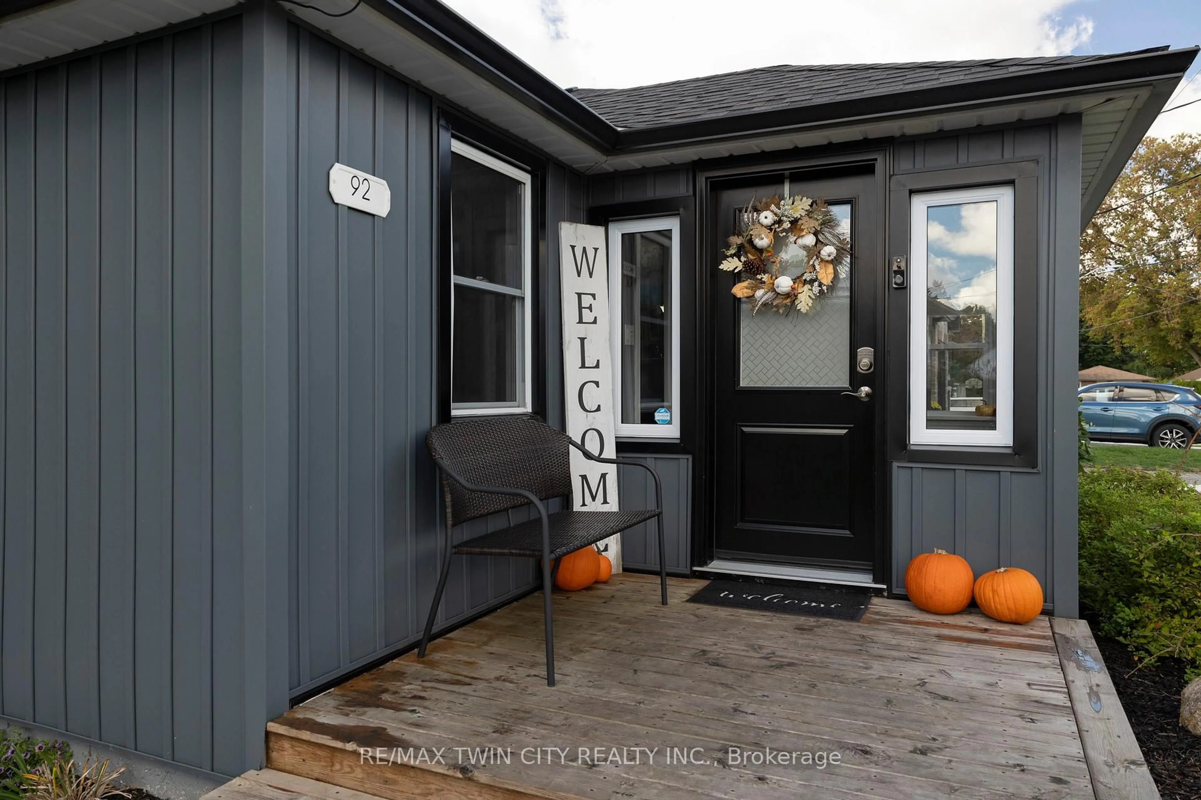 Indoor entryway for 92 SOVEREIGN St, Norfolk Ontario N0E 1Y0
