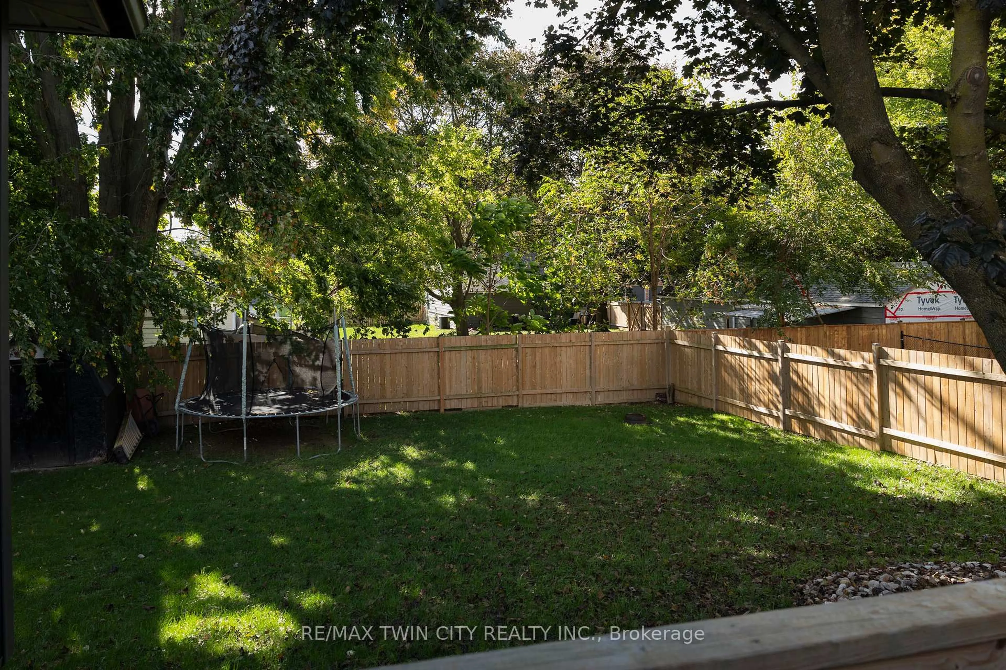 A pic from outside/outdoor area/front of a property/back of a property/a pic from drone, forest/trees view for 92 SOVEREIGN St, Norfolk Ontario N0E 1Y0