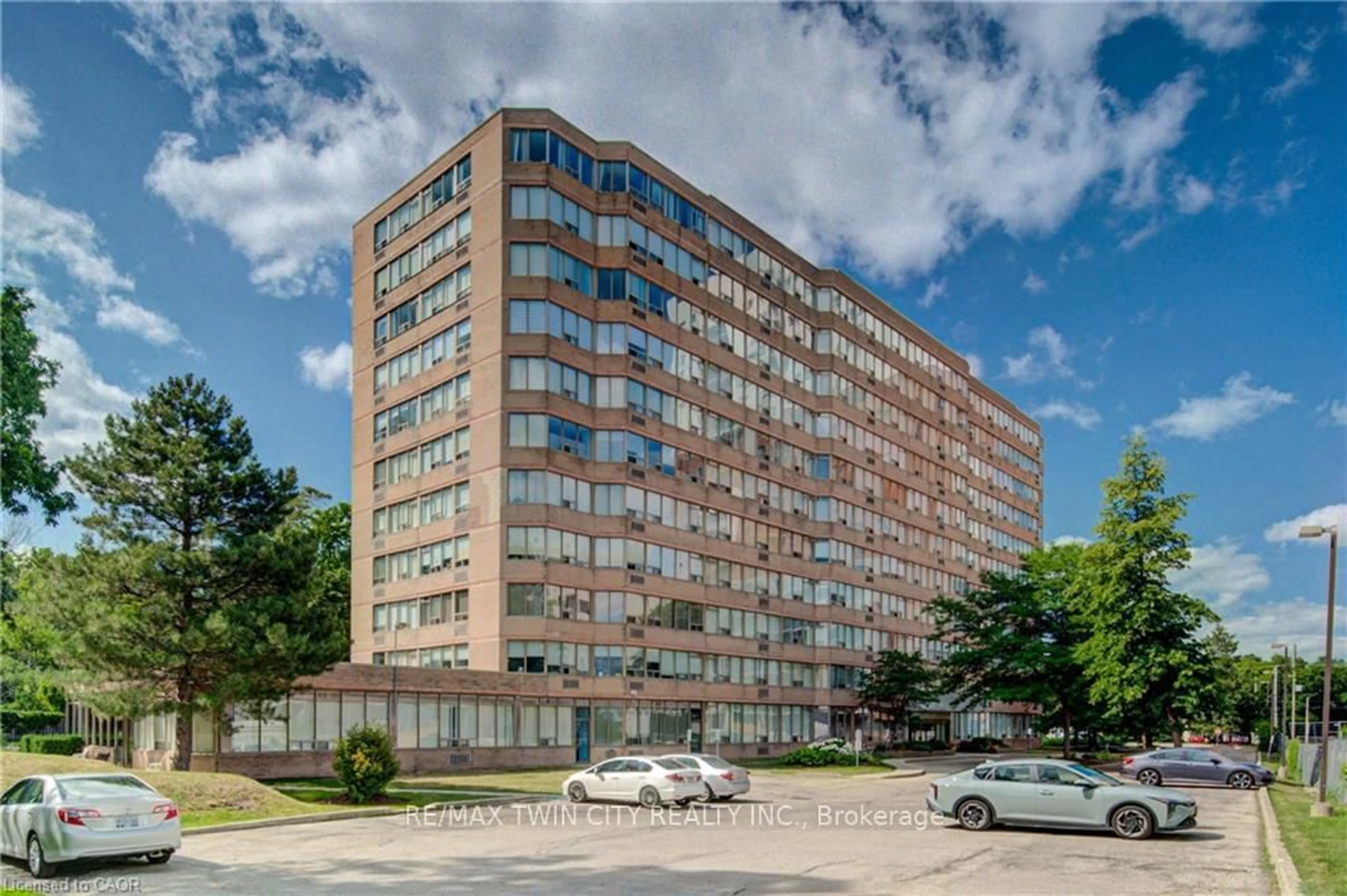 Indoor foyer for 3227 KING St #409, Kitchener Ontario N2A 3Z9