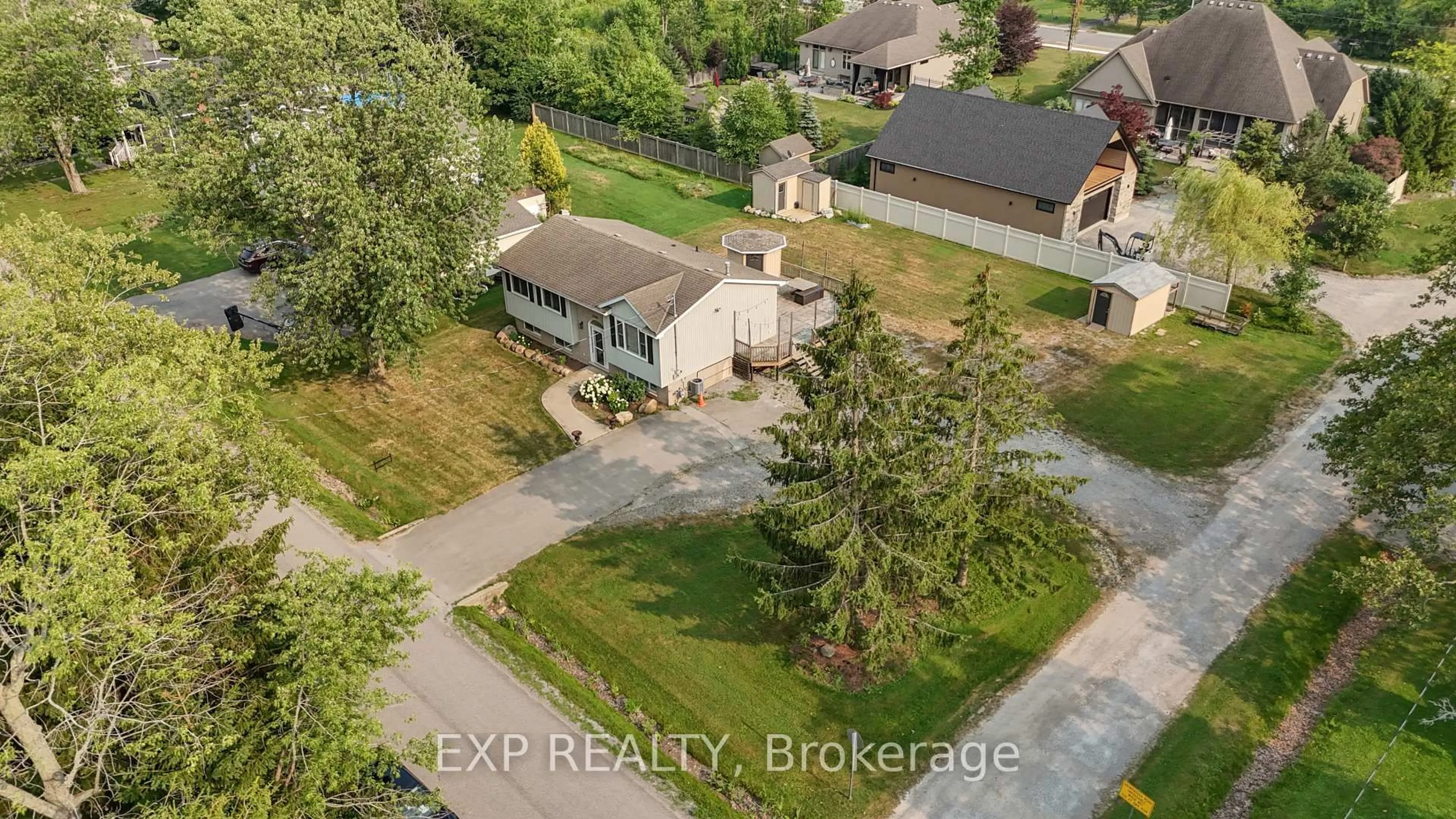 A pic from outside/outdoor area/front of a property/back of a property/a pic from drone, street for 3209 YOUNG Ave, Fort Erie Ontario L0S 1N0