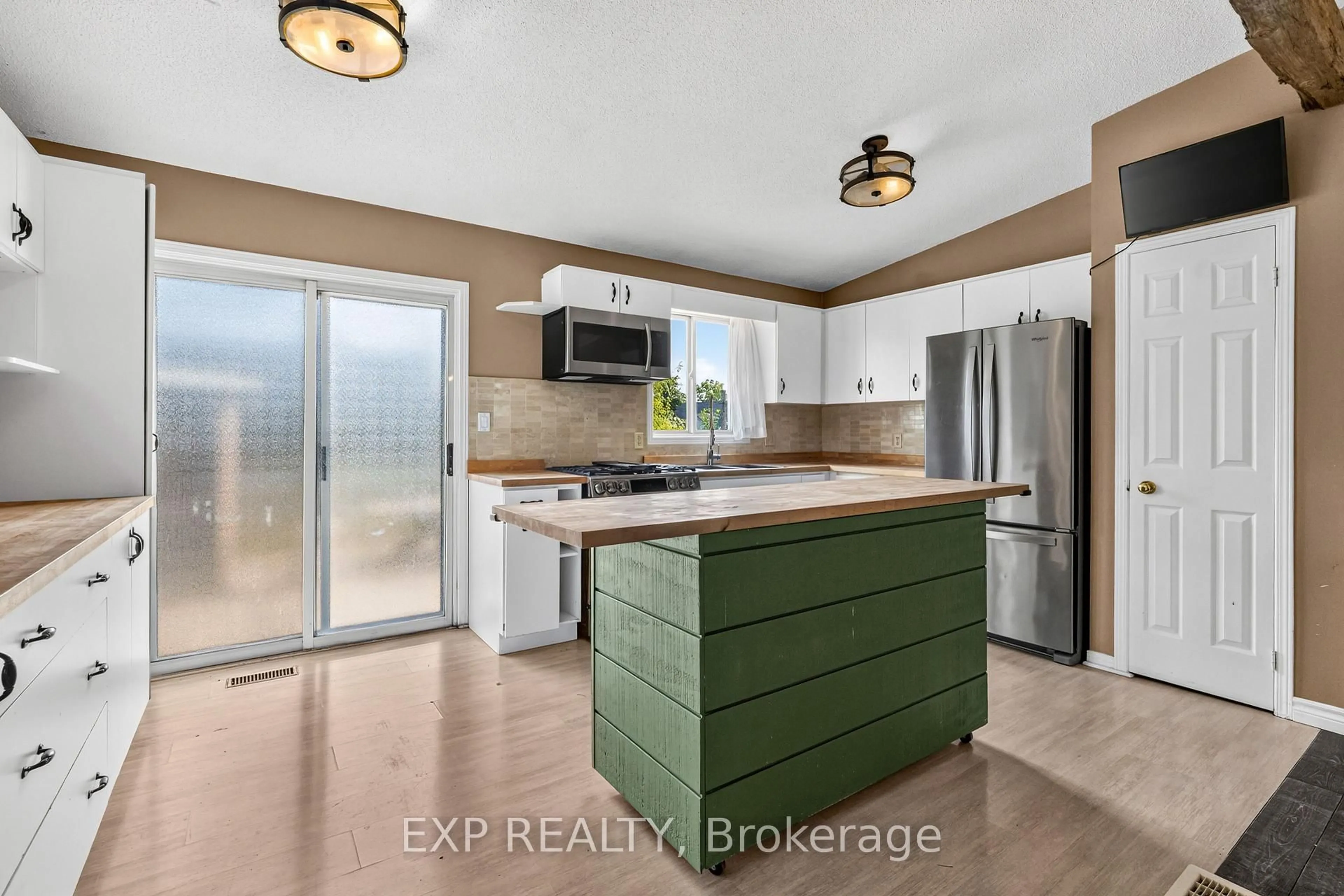 Open concept kitchen, ceramic/tile floor for 3209 YOUNG Ave, Fort Erie Ontario L0S 1N0