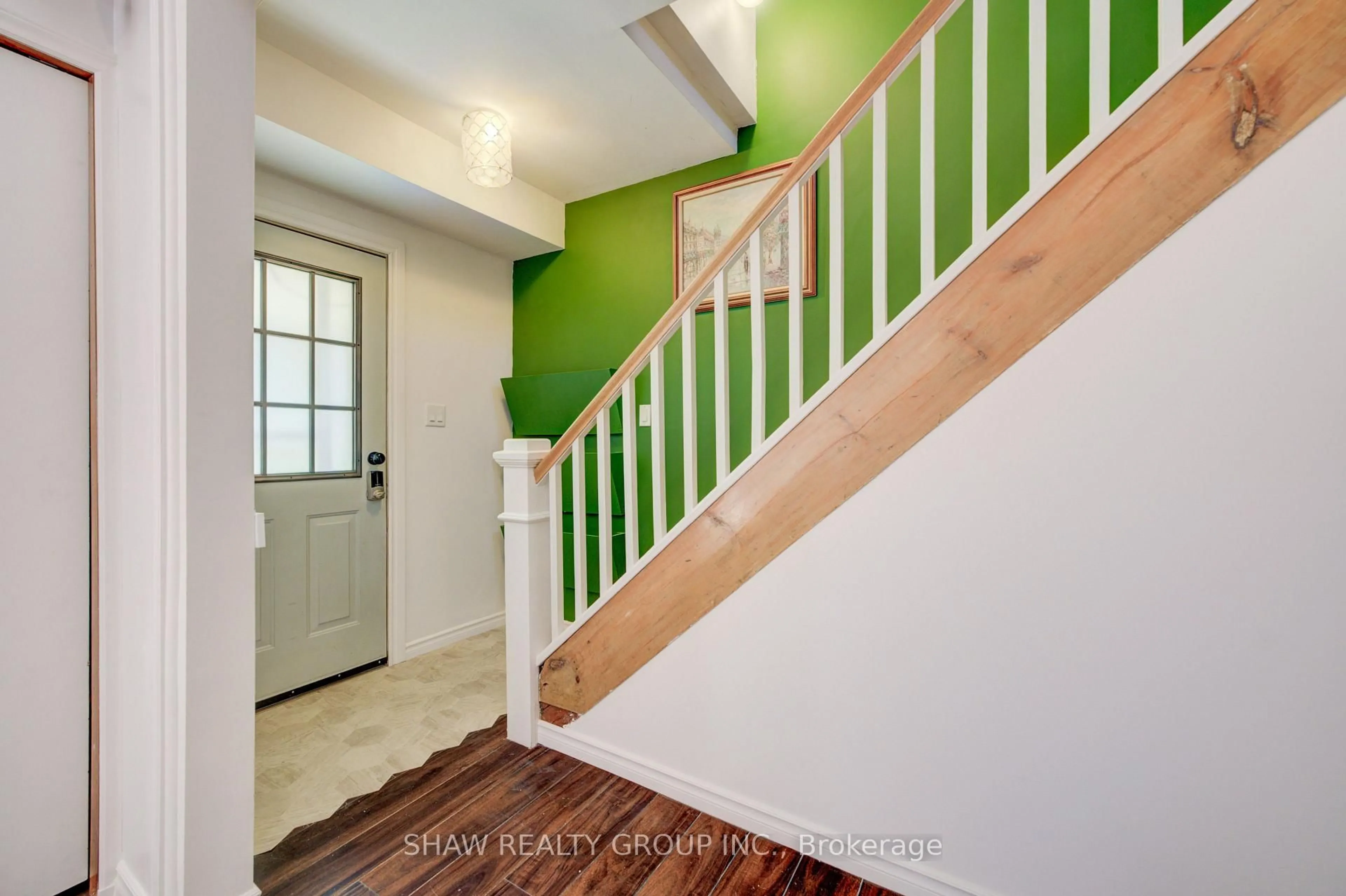 Indoor entryway for 127 Henderson St, Cambridge Ontario N3C 2G3