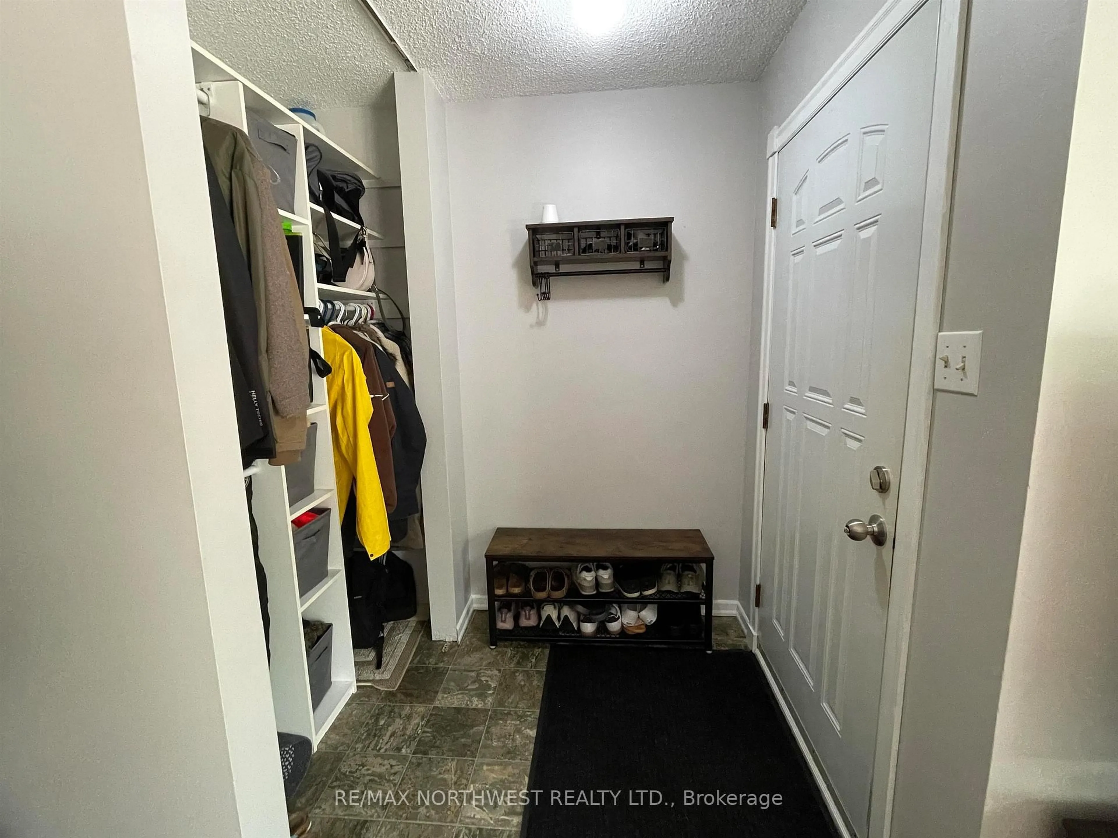 Indoor entryway for 48 Thunder Drive, Dryden Ontario P8N 3C4