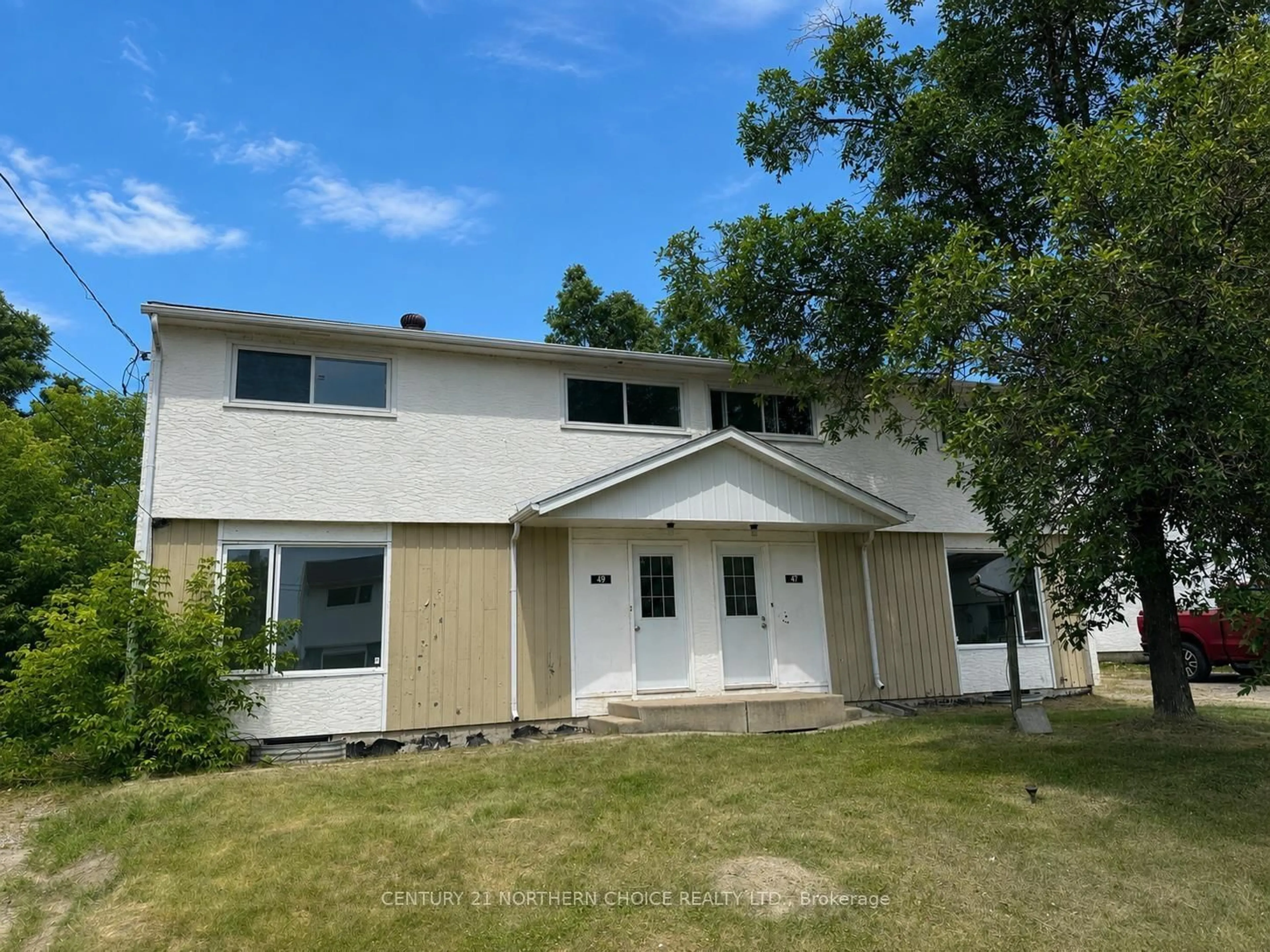 Home with vinyl exterior material, unknown for 47/49 Pine St, Ear Falls Ontario P0V 1T0