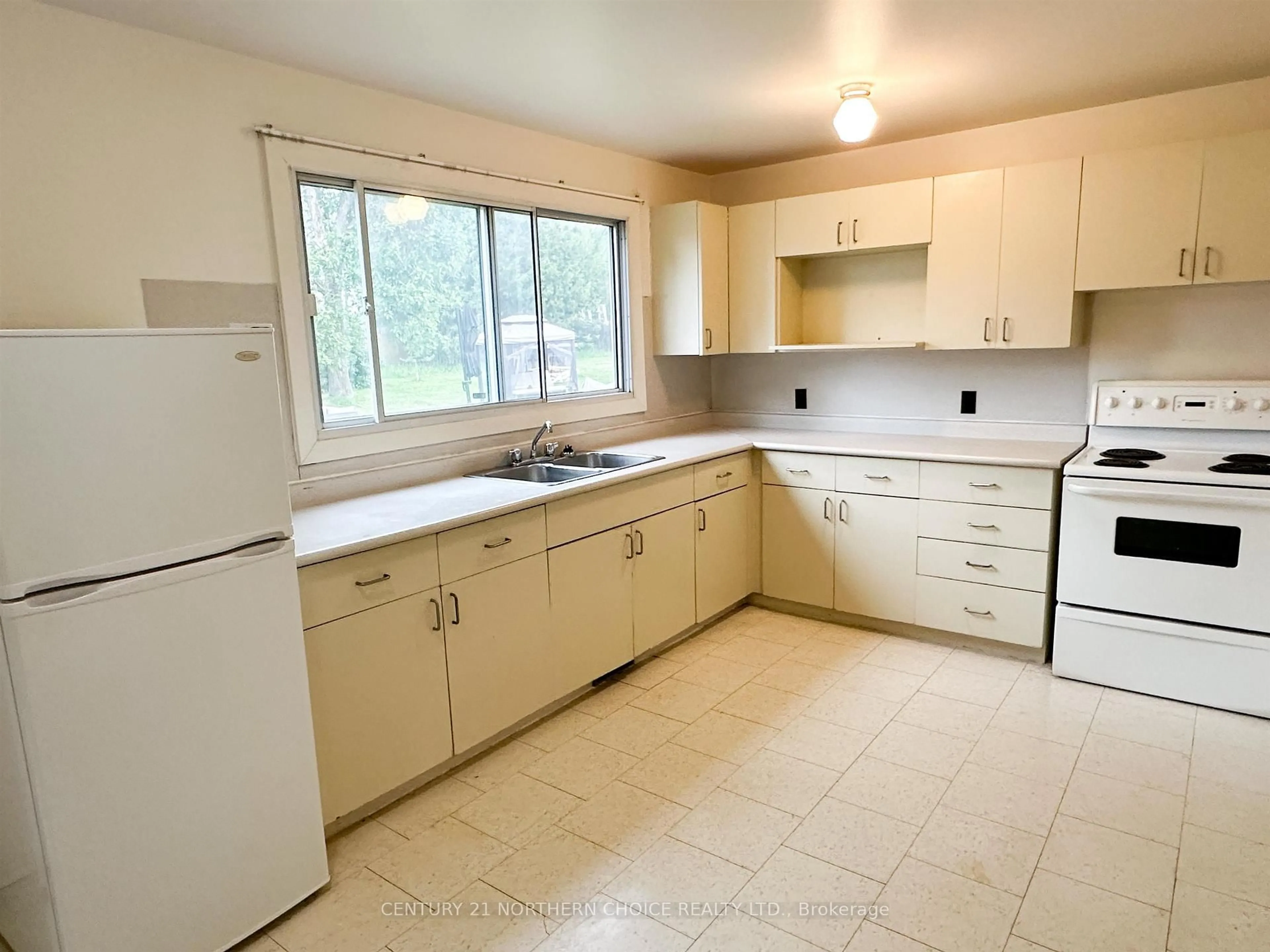 Standard kitchen, unknown for 47/49 Pine St, Ear Falls Ontario P0V 1T0