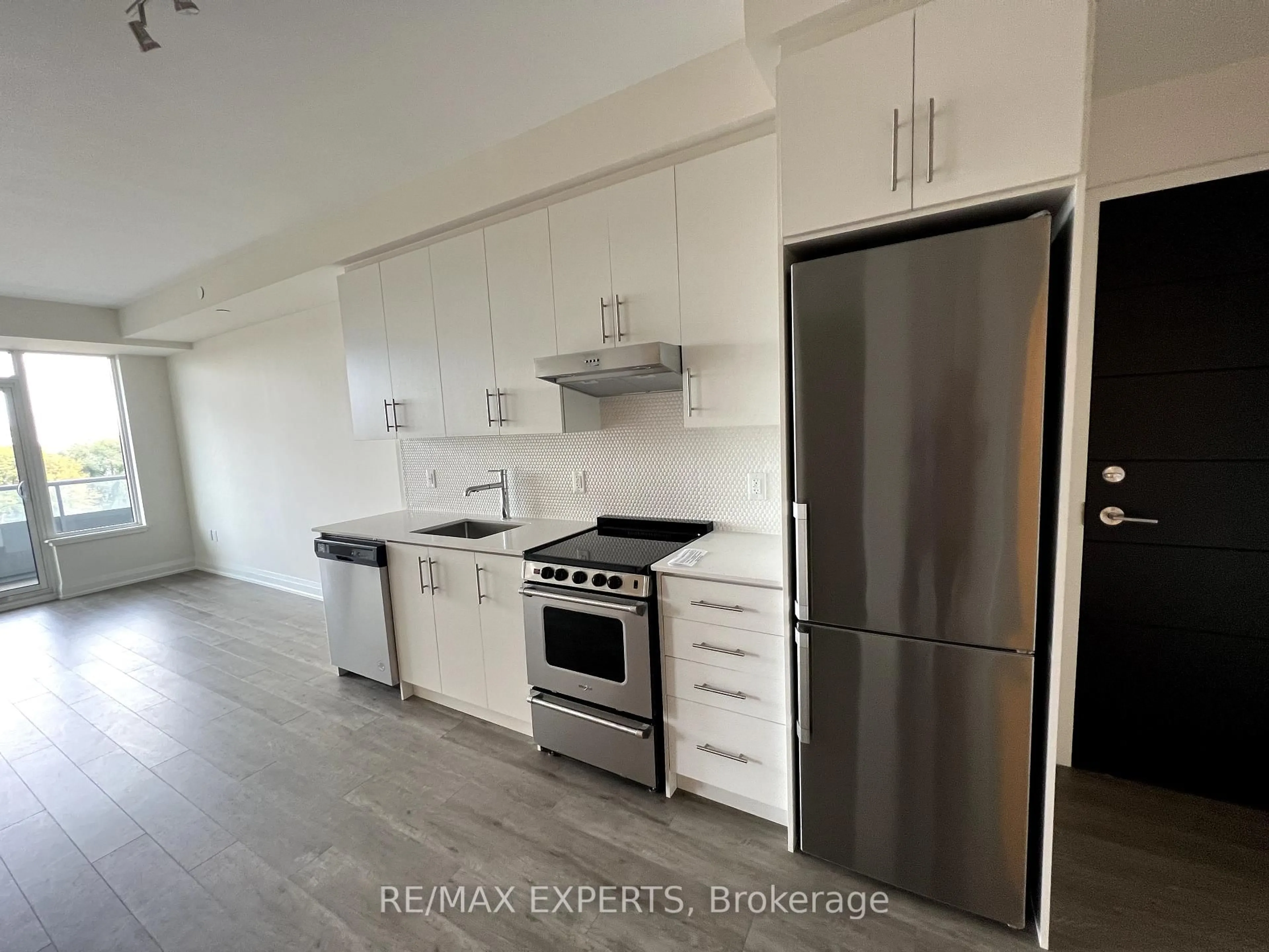 Standard kitchen, unknown for 212 King William St #602, Hamilton Ontario L8R 0A7
