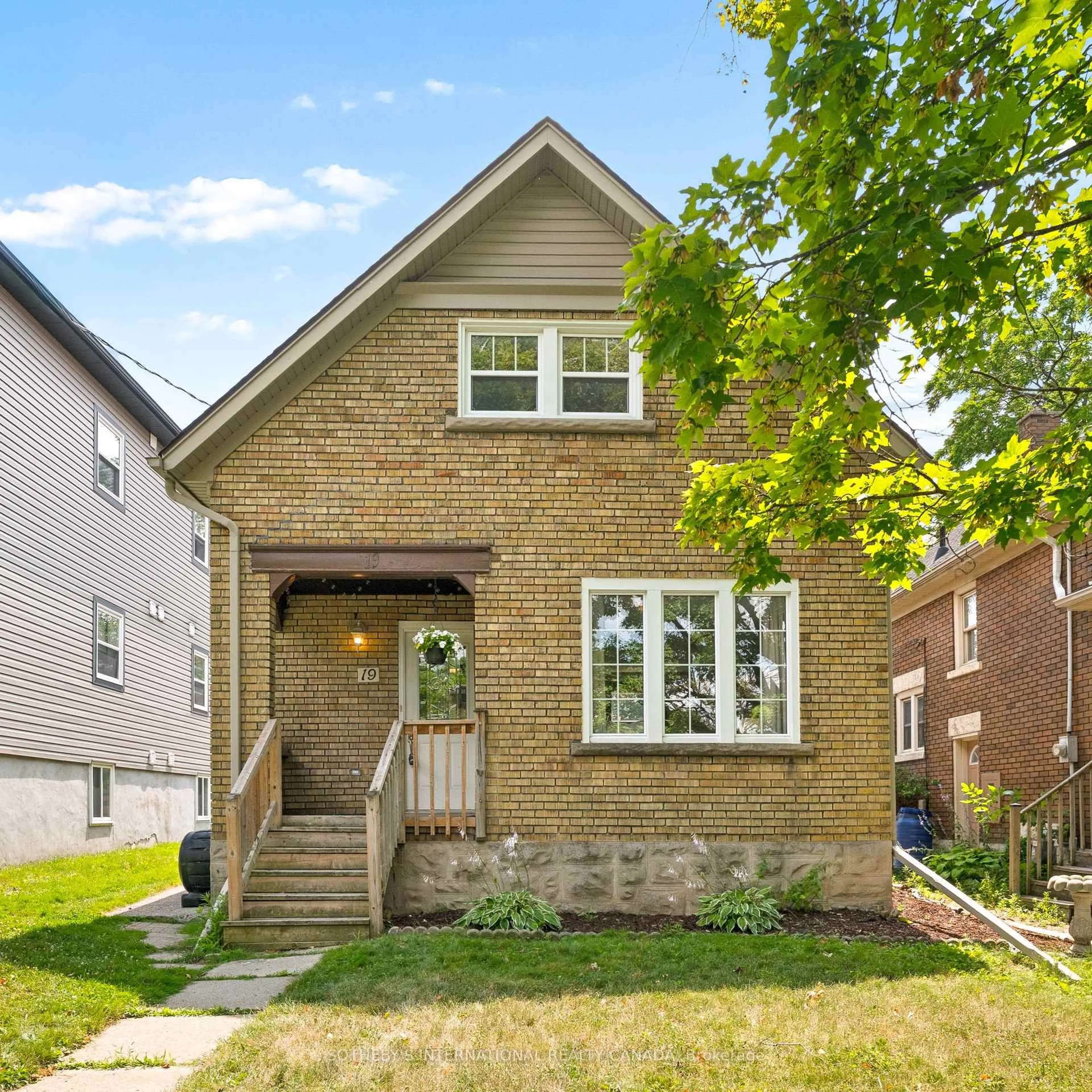 Home with brick exterior material, street for 19 Mary St, Kitchener Ontario N2H 3P9