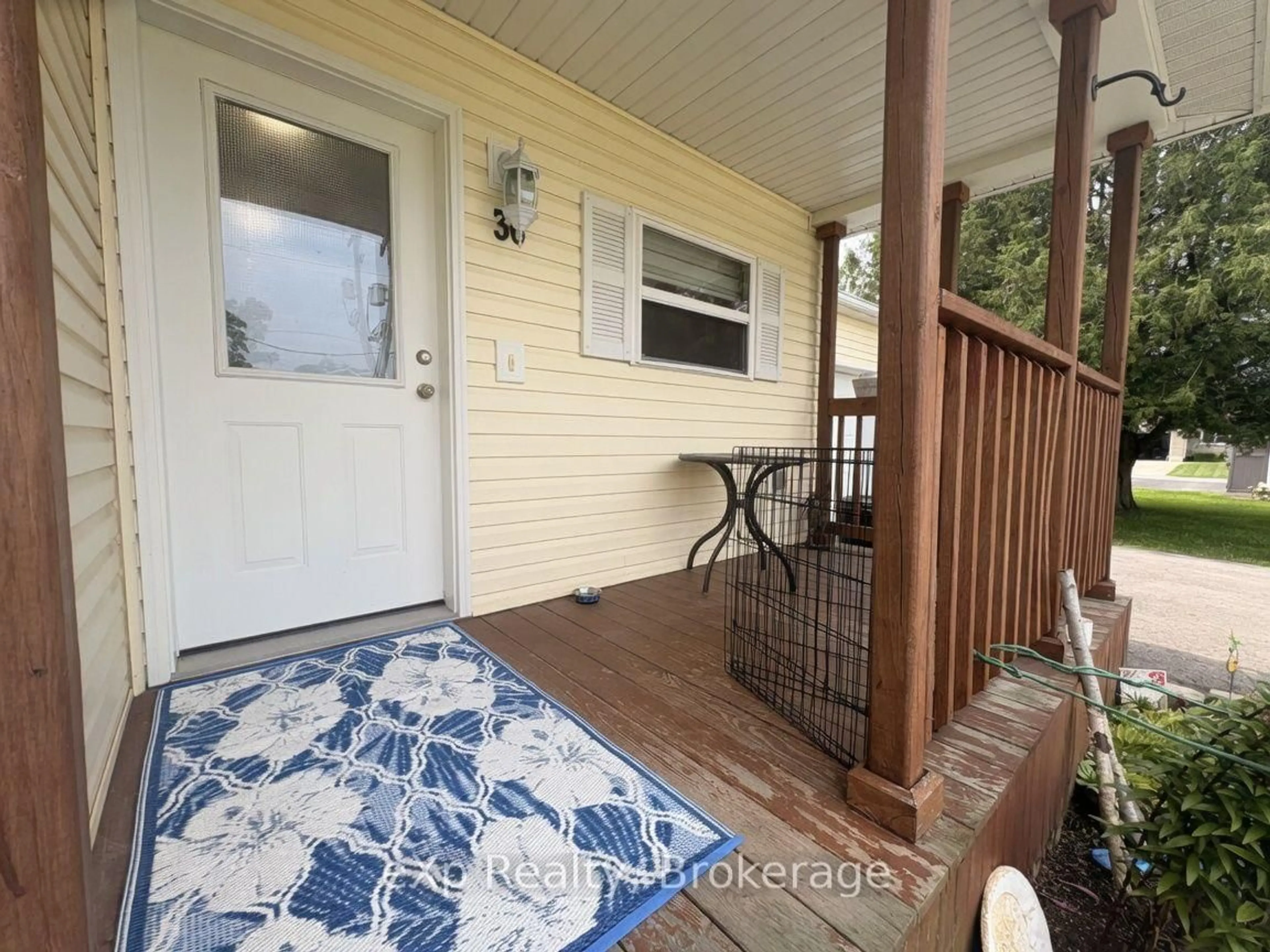 Indoor entryway for 36 Church St, Kincardine Ontario N0G 2T0