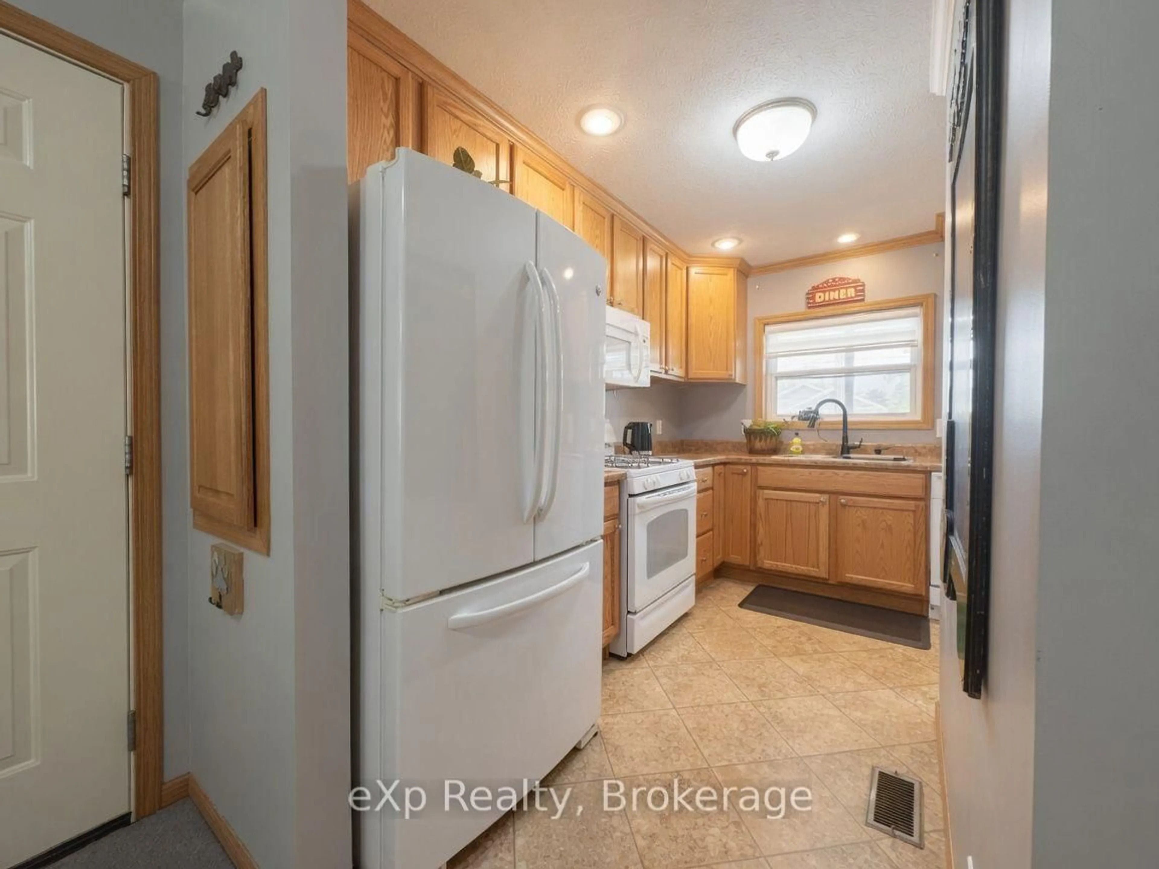 Standard kitchen, ceramic/tile floor for 36 Church St, Kincardine Ontario N0G 2T0