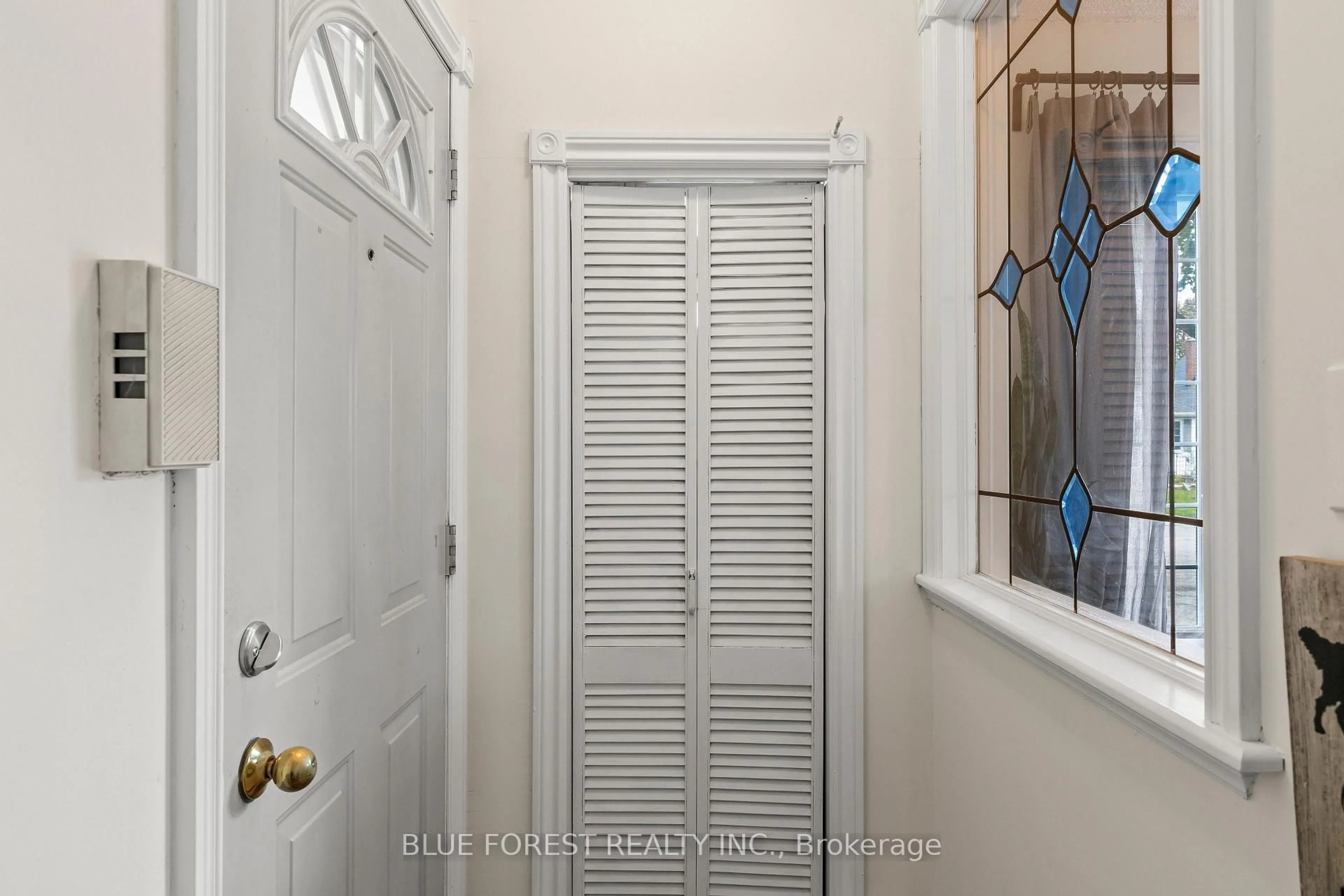 Indoor entryway for 31 Eastman Ave, London East Ontario N5W 2M3
