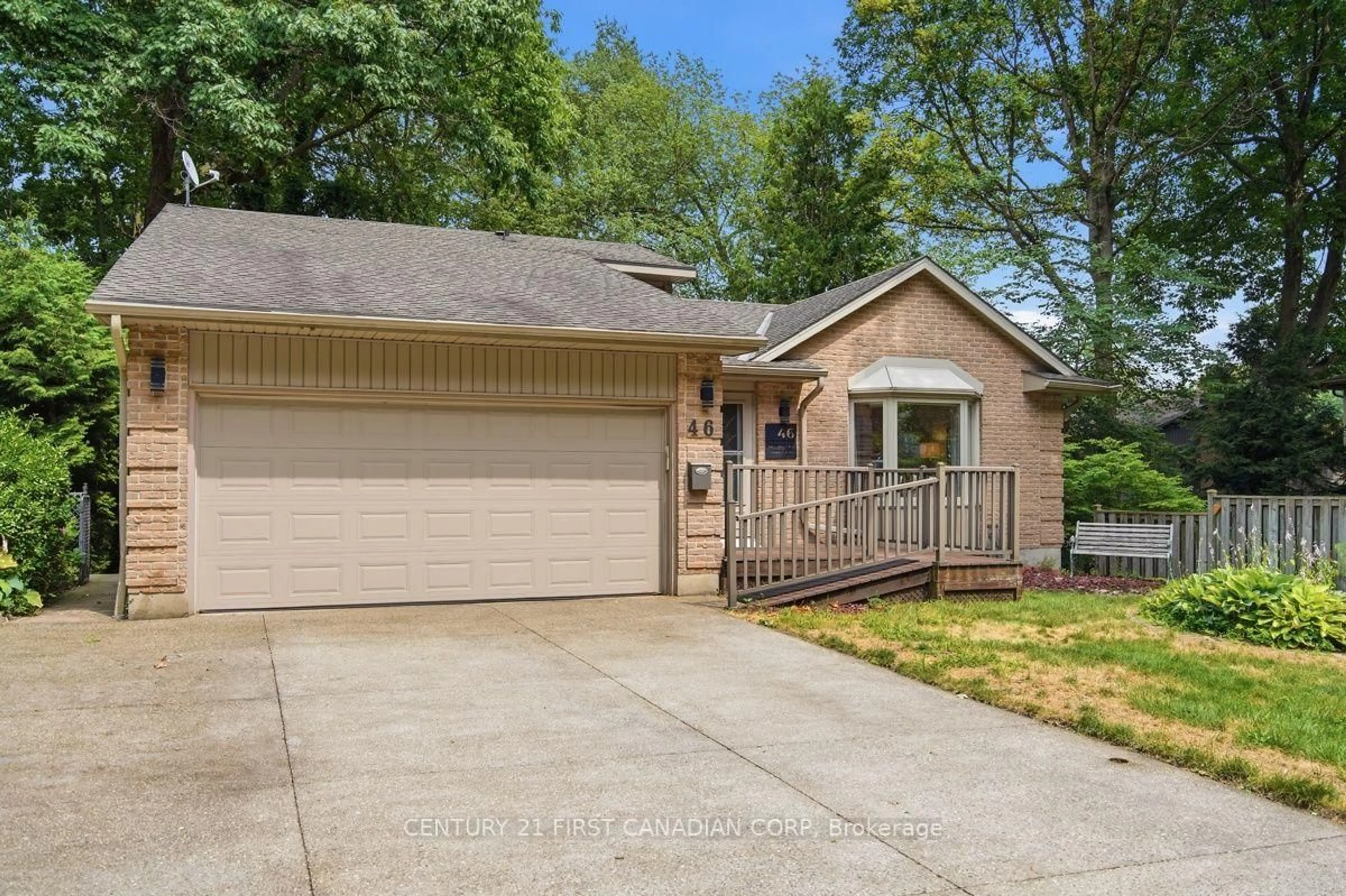 Home with vinyl exterior material, street for 46 Ski Valley Cres, London South Ontario N6K 3H3