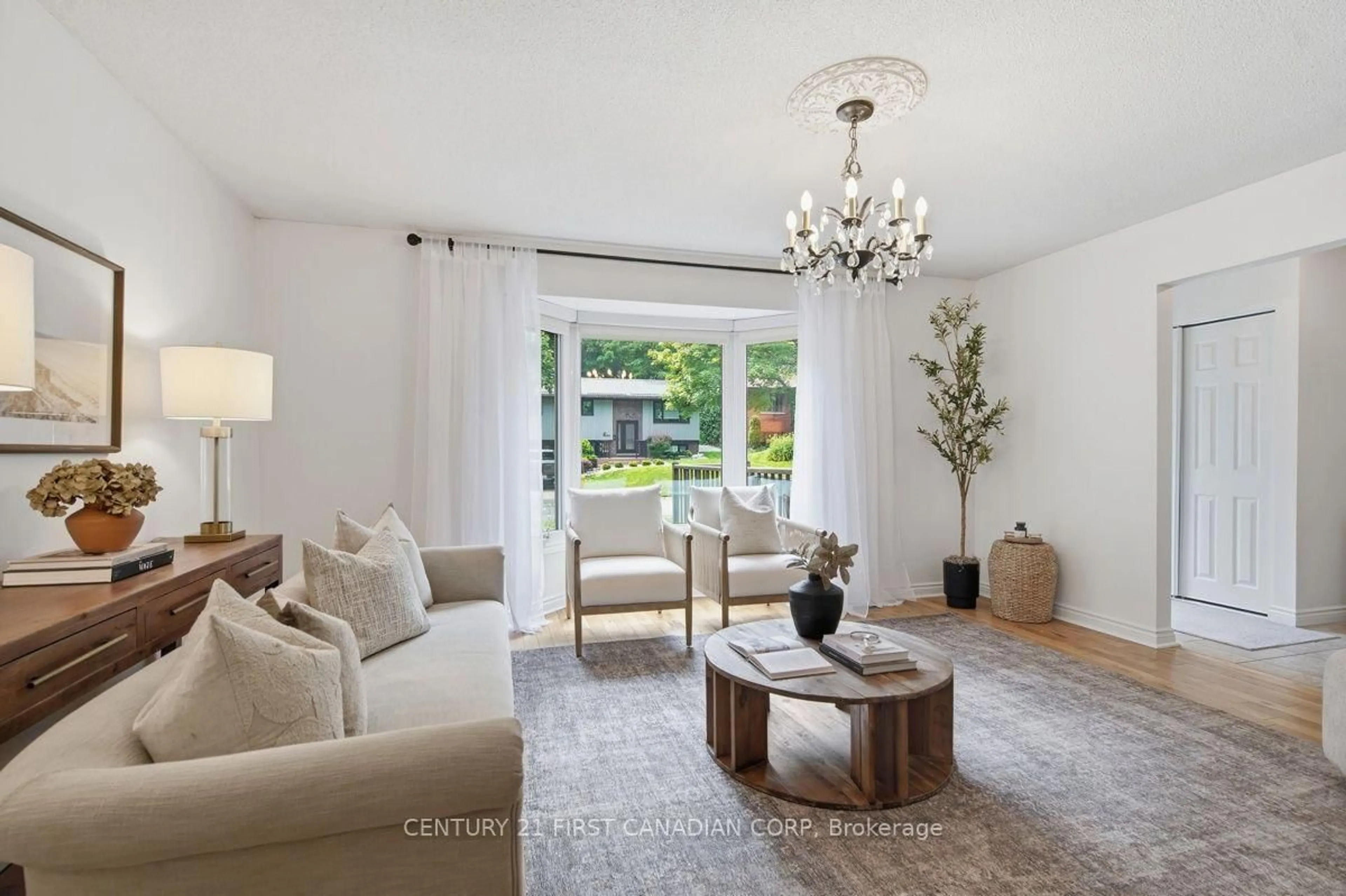 Living room with furniture, unknown for 46 Ski Valley Cres, London South Ontario N6K 3H3