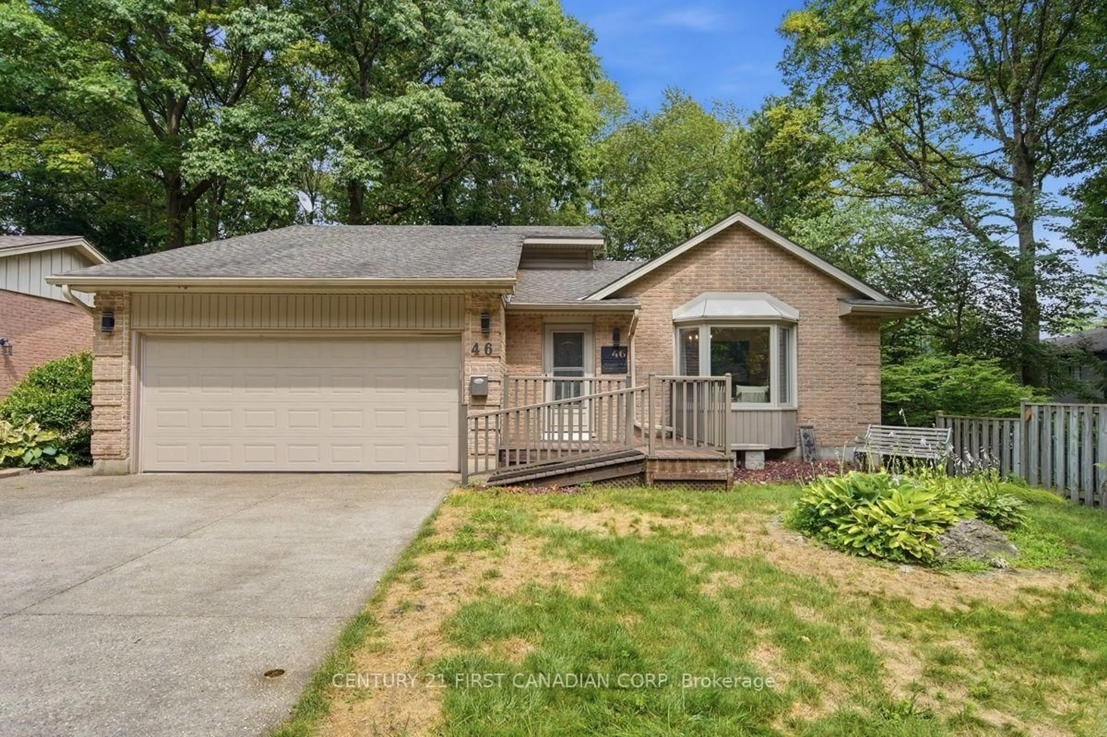 Home with vinyl exterior material, street for 46 Ski Valley Cres, London South Ontario N6K 3H3
