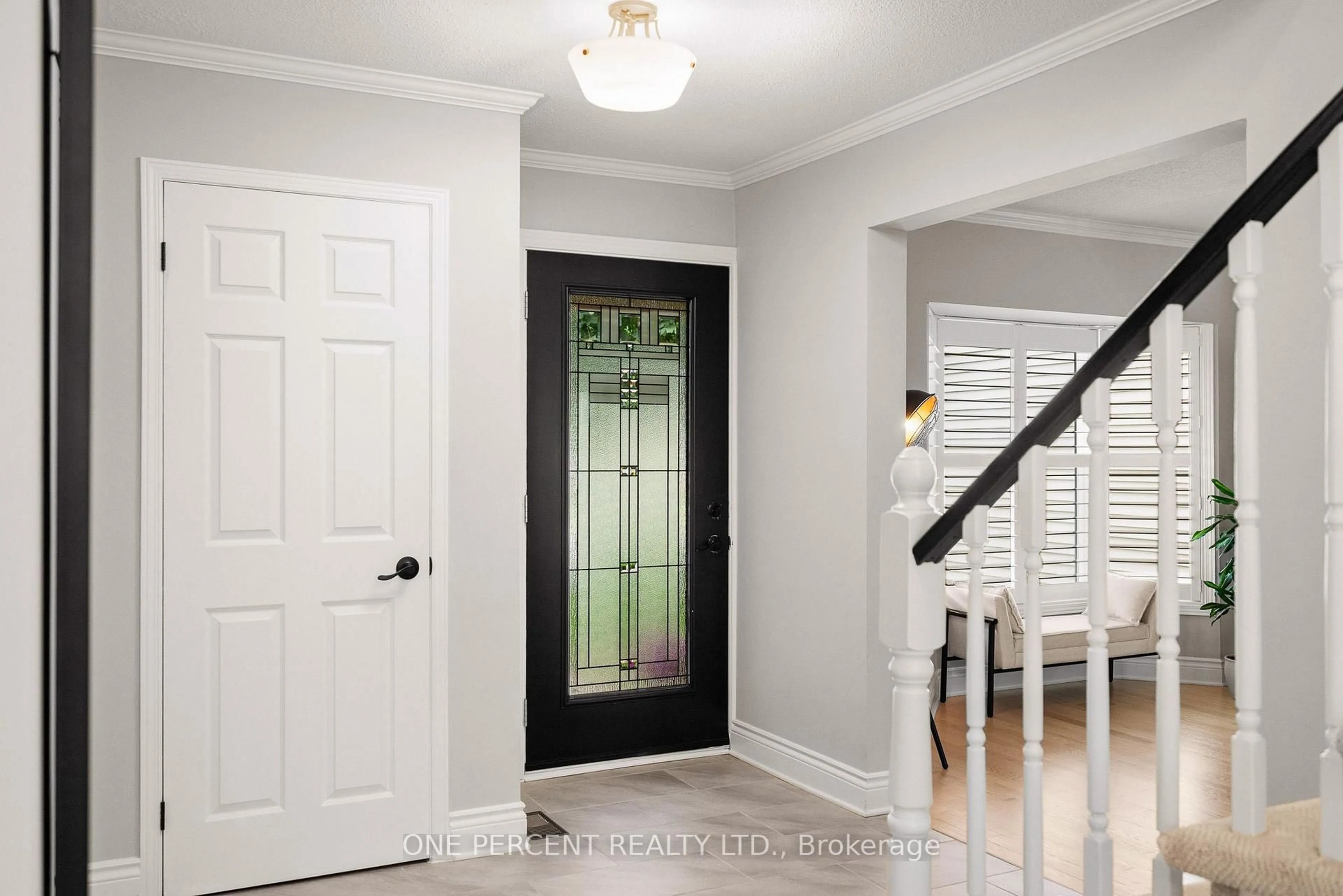 Indoor entryway for 1568 Sunview Dr, Ottawa Ontario K1C 5A3