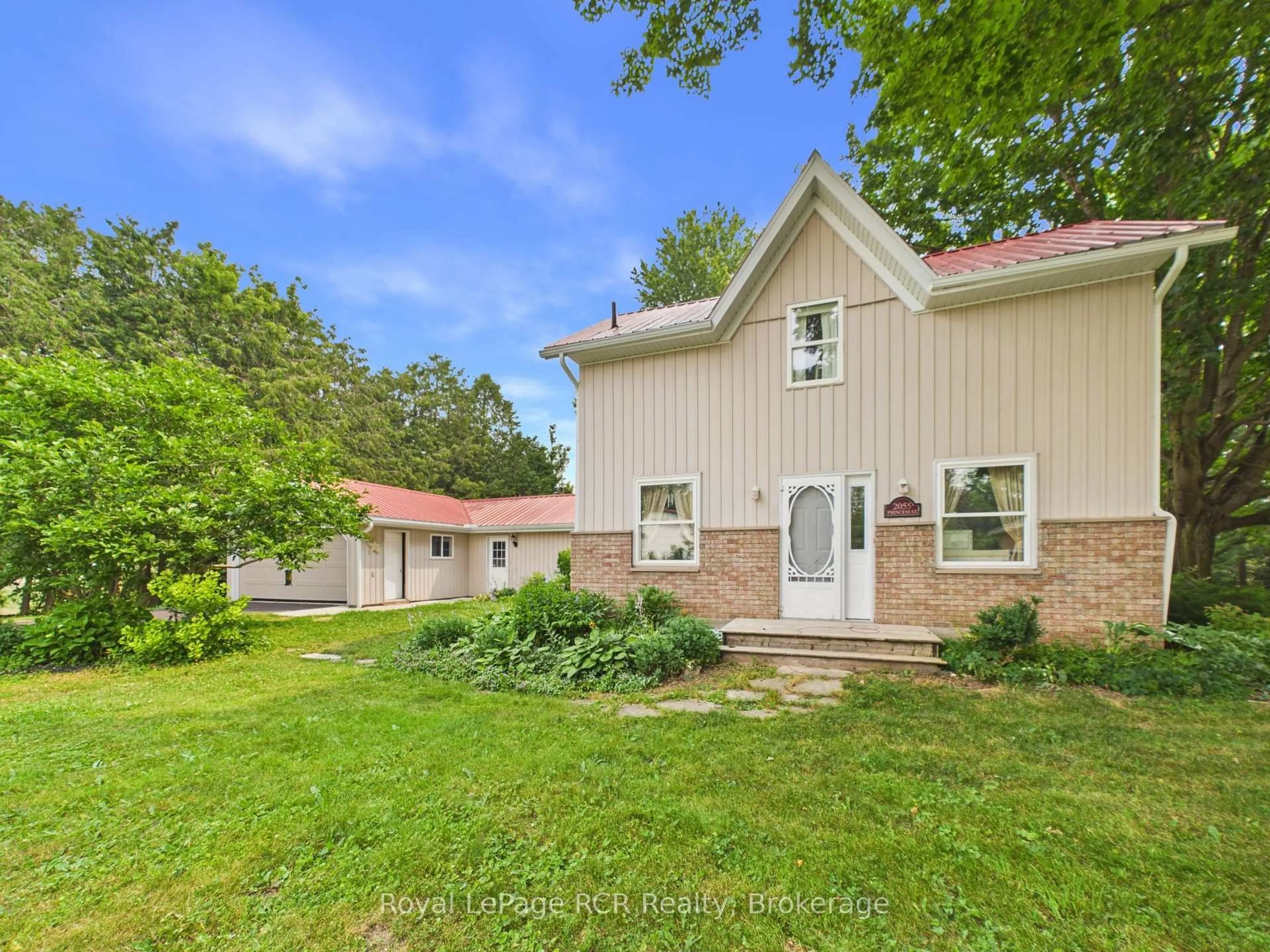A pic from outside/outdoor area/front of a property/back of a property/a pic from drone, unknown for 2055 Princess St, Howick Ontario N0G 1X0
