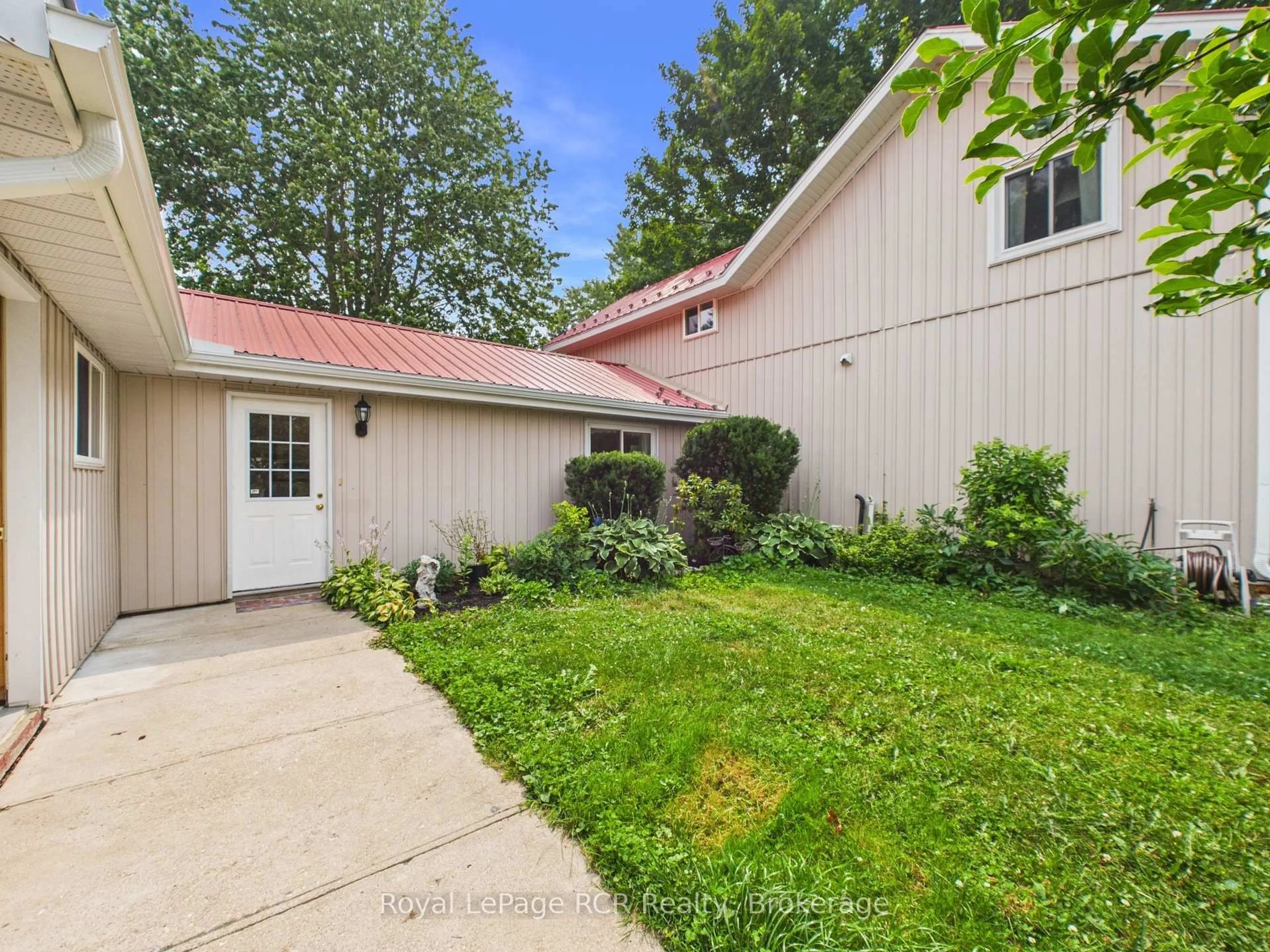 Unknown for 2055 Princess St, Howick Ontario N0G 1X0