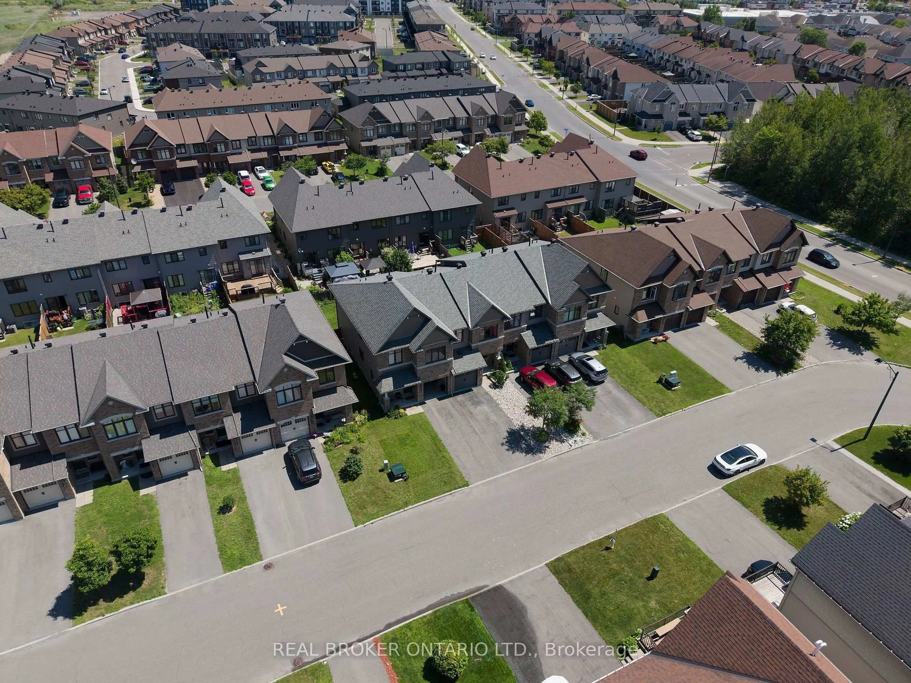 A pic from outside/outdoor area/front of a property/back of a property/a pic from drone, street for 607 Petrichor Cres, Ottawa Ontario K4A 0Y4