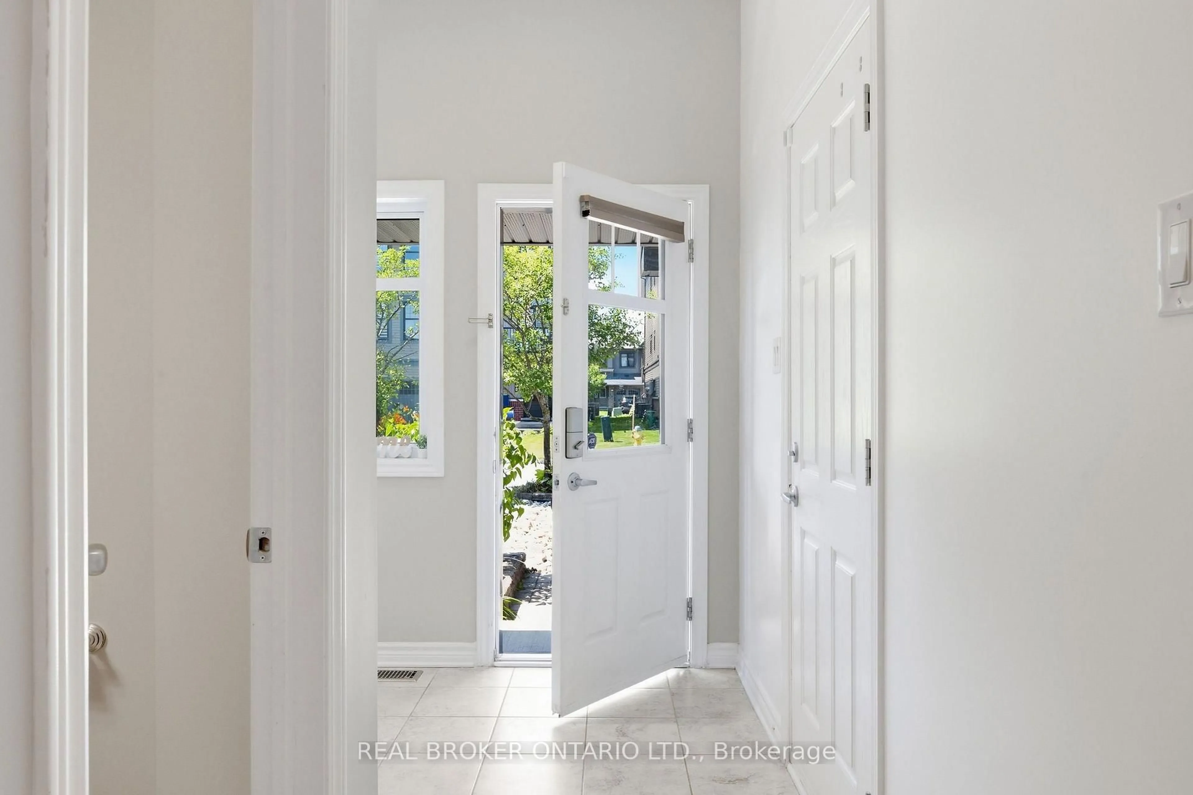 Indoor entryway for 607 Petrichor Cres, Ottawa Ontario K4A 0Y4