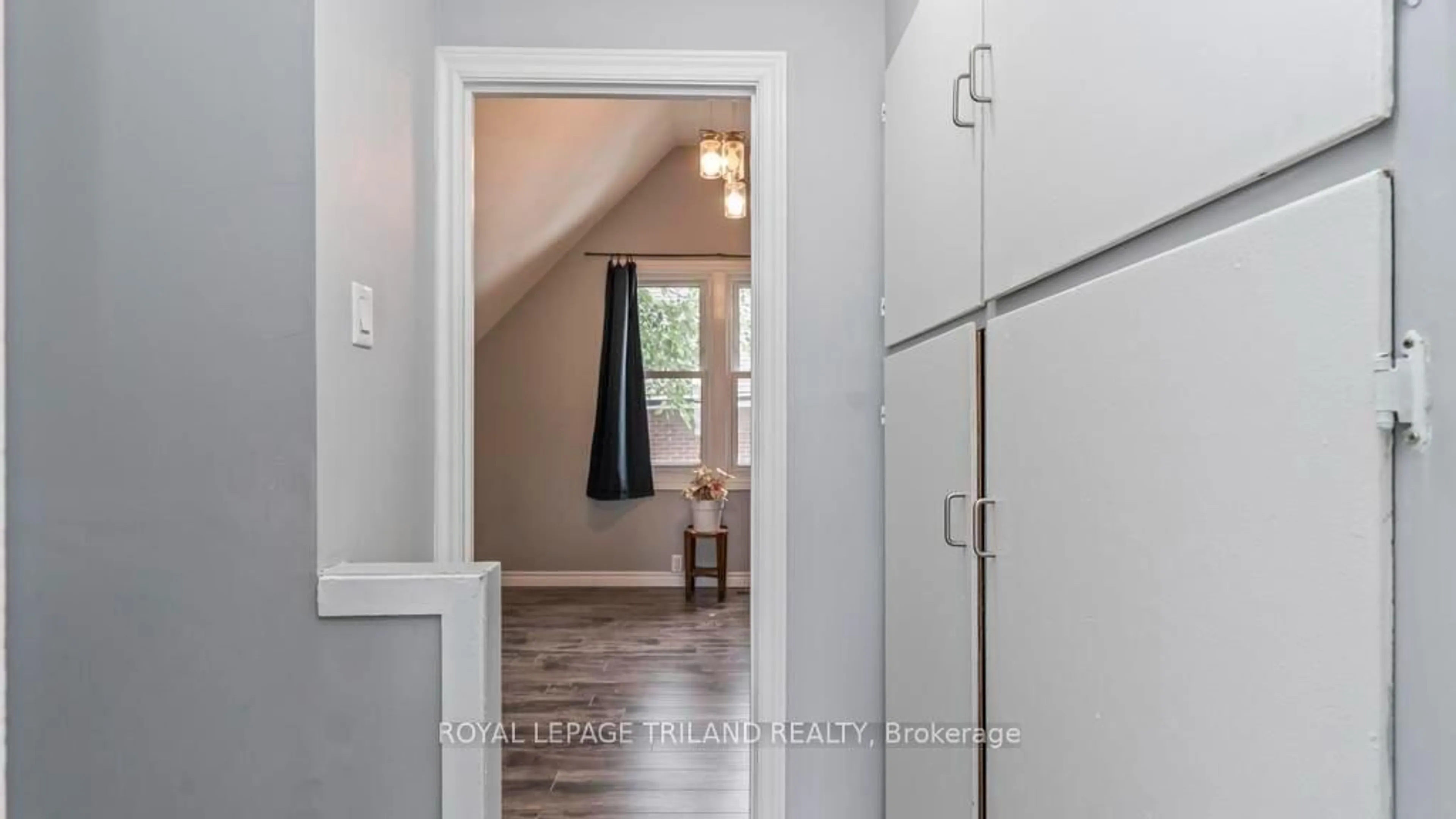 Indoor entryway for 58 Wyatt St, London North Ontario N6H 1A7