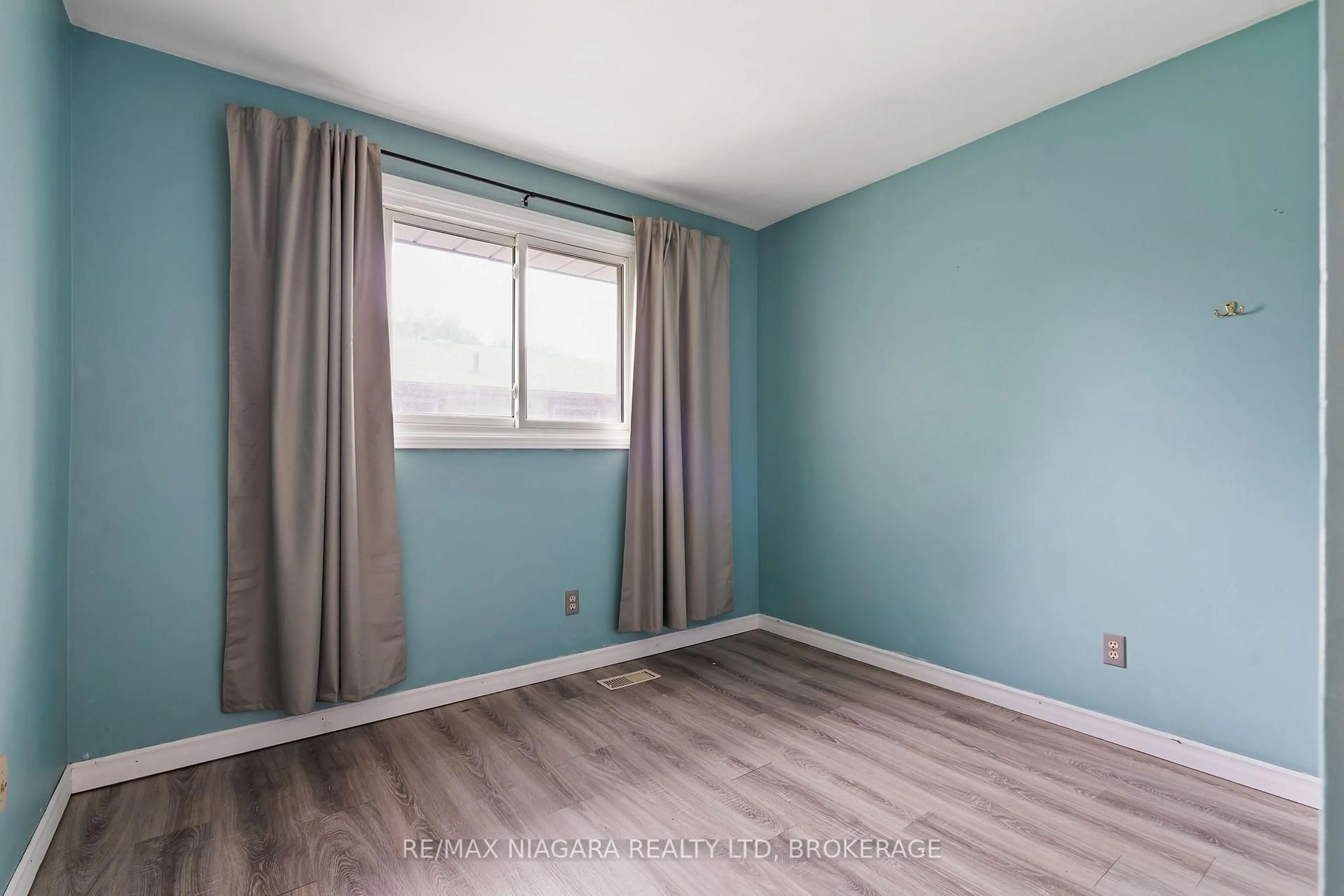 A pic of a room for 6186 Delta Dr, Niagara Falls Ontario L2H 2G8