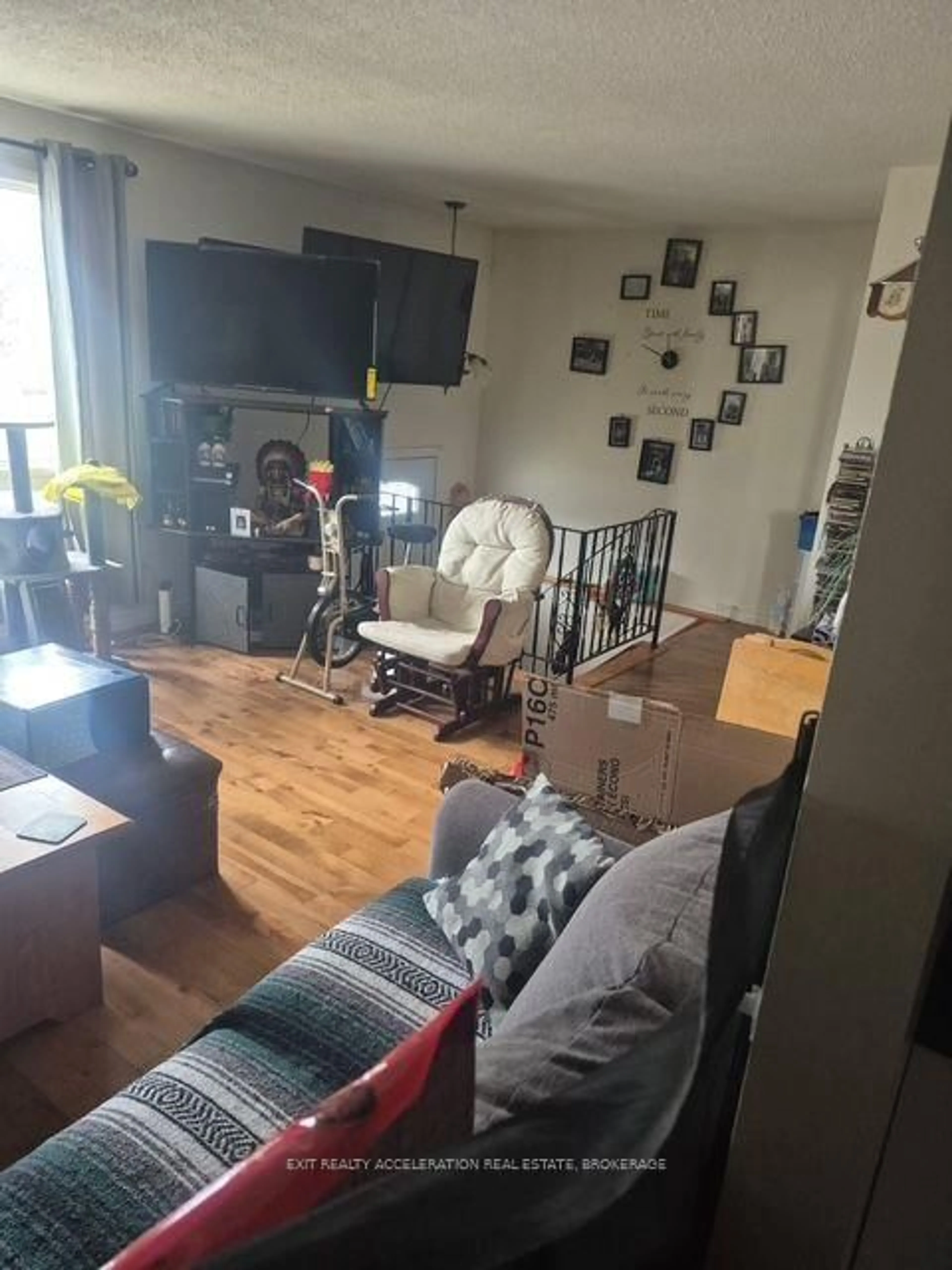 Living room with furniture, unknown for 21 Camden Crt, Kingston Ontario K7K 5W6