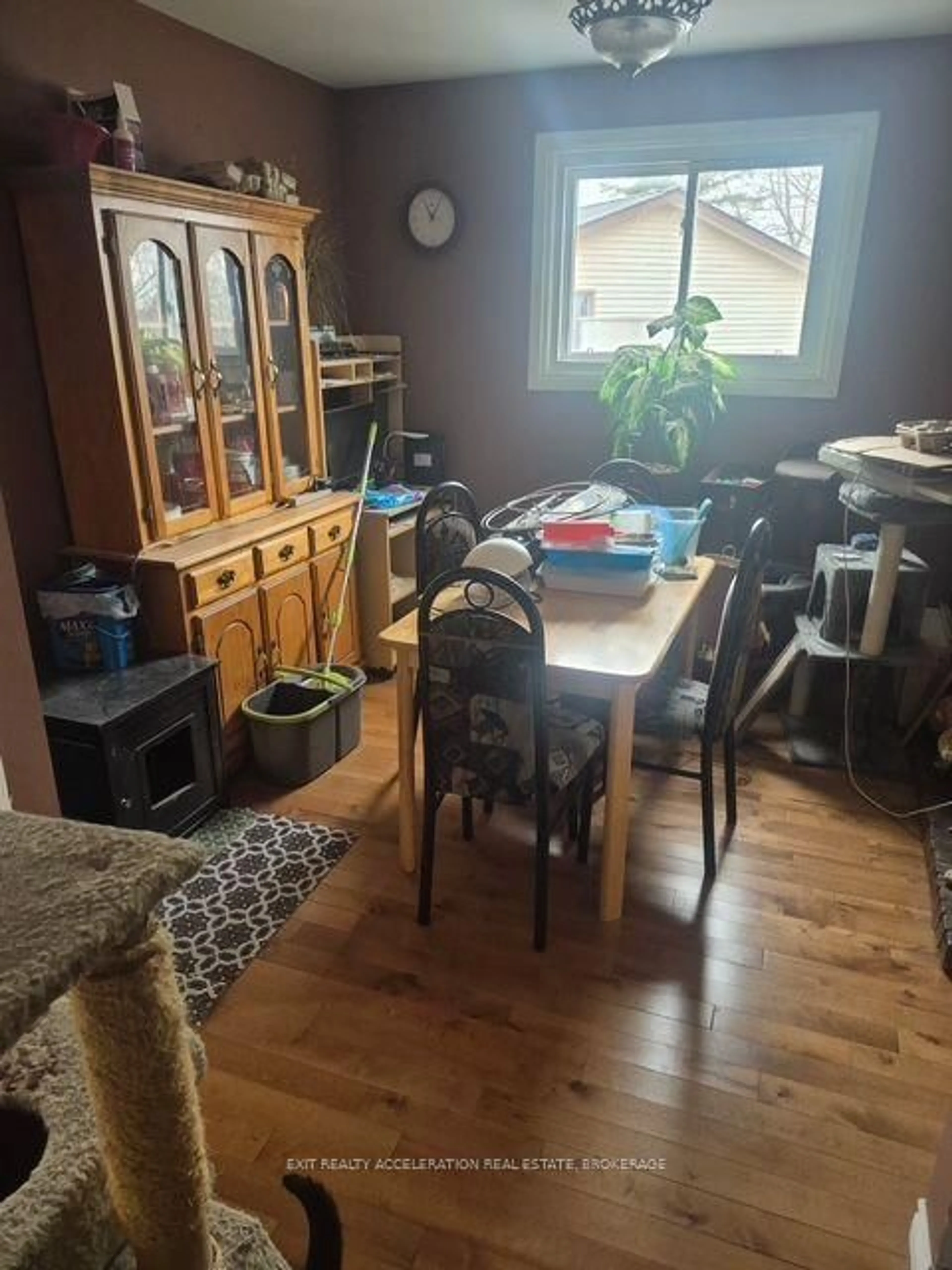 A pic of a room for 21 Camden Crt, Kingston Ontario K7K 5W6