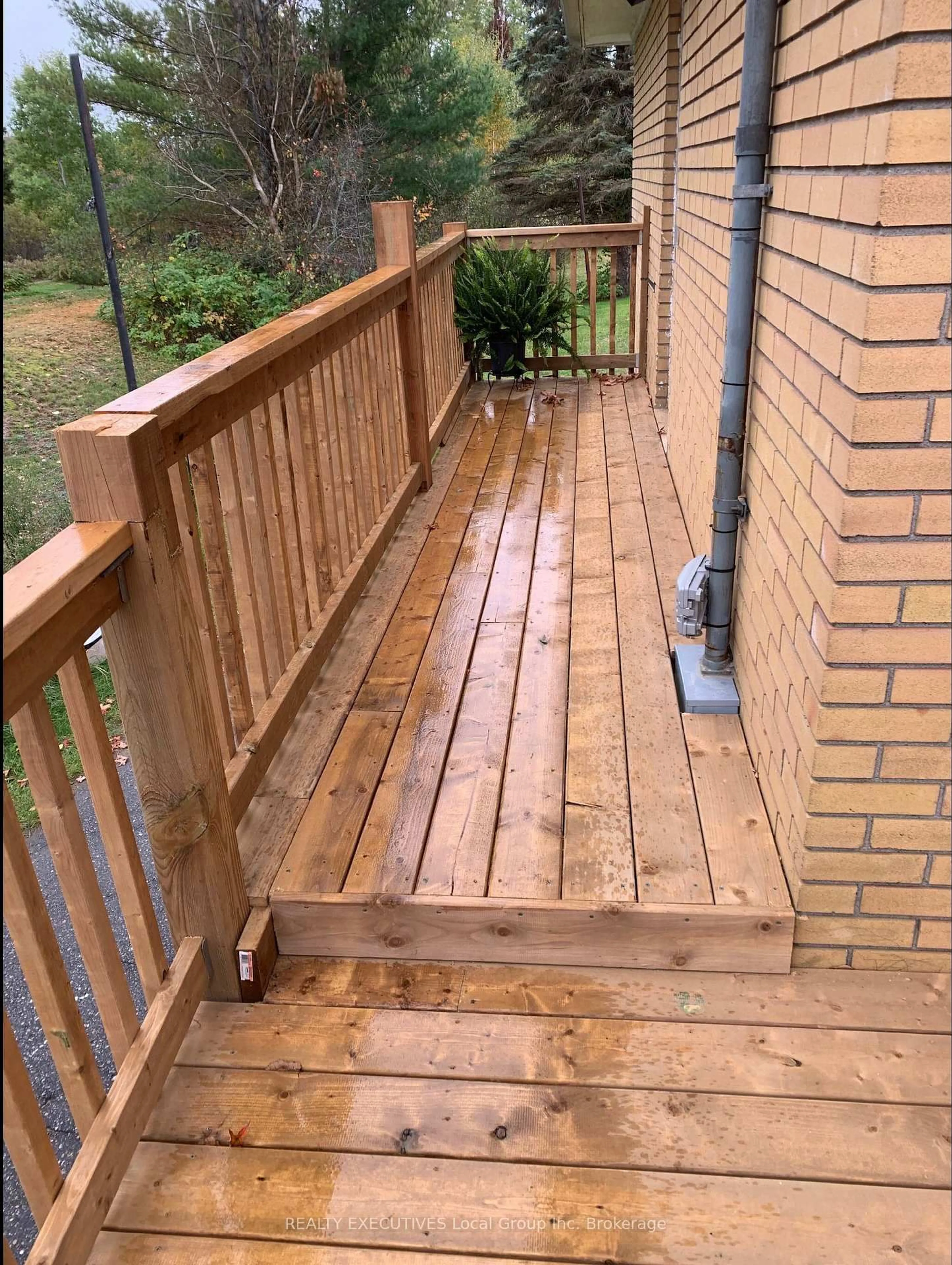 Patio, street for 251 Cedar Heights Rd, North Bay Ontario P1B 8G3