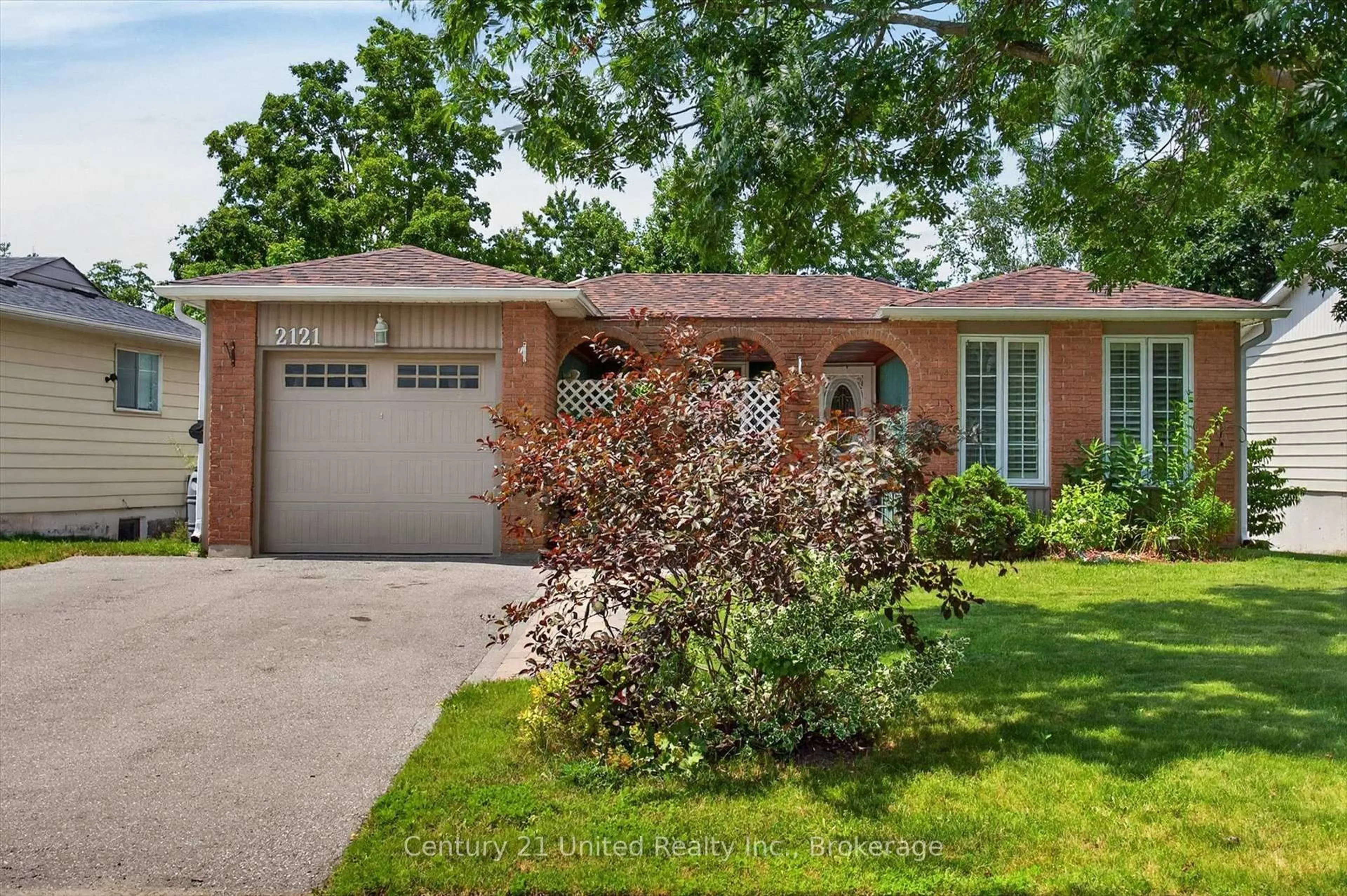 Home with brick exterior material, street for 2121 Meadowview Rd, Peterborough Ontario K9L 1S5