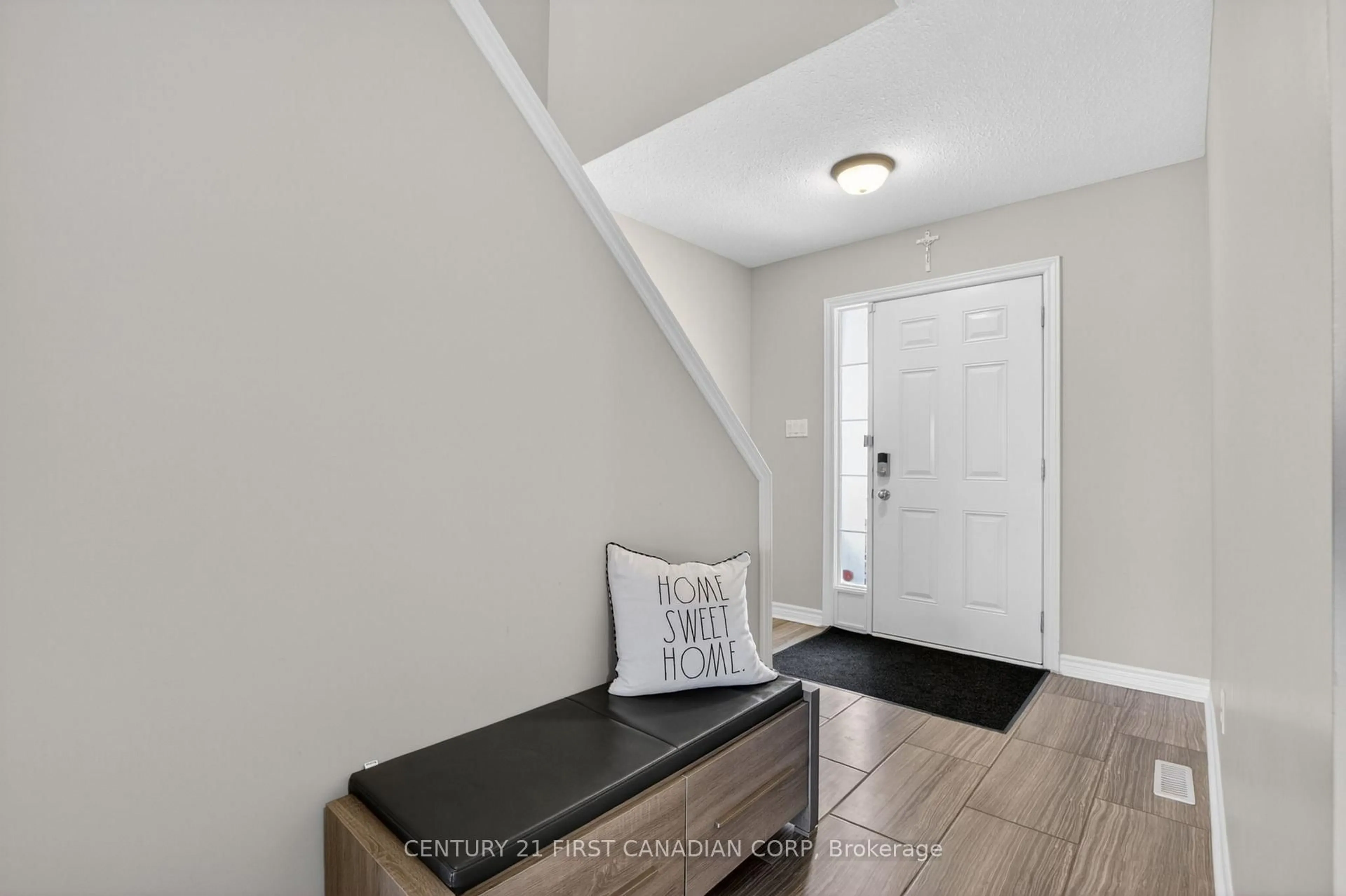 Indoor entryway for 1488 Evans Blvd, London South Ontario N6M 0A8