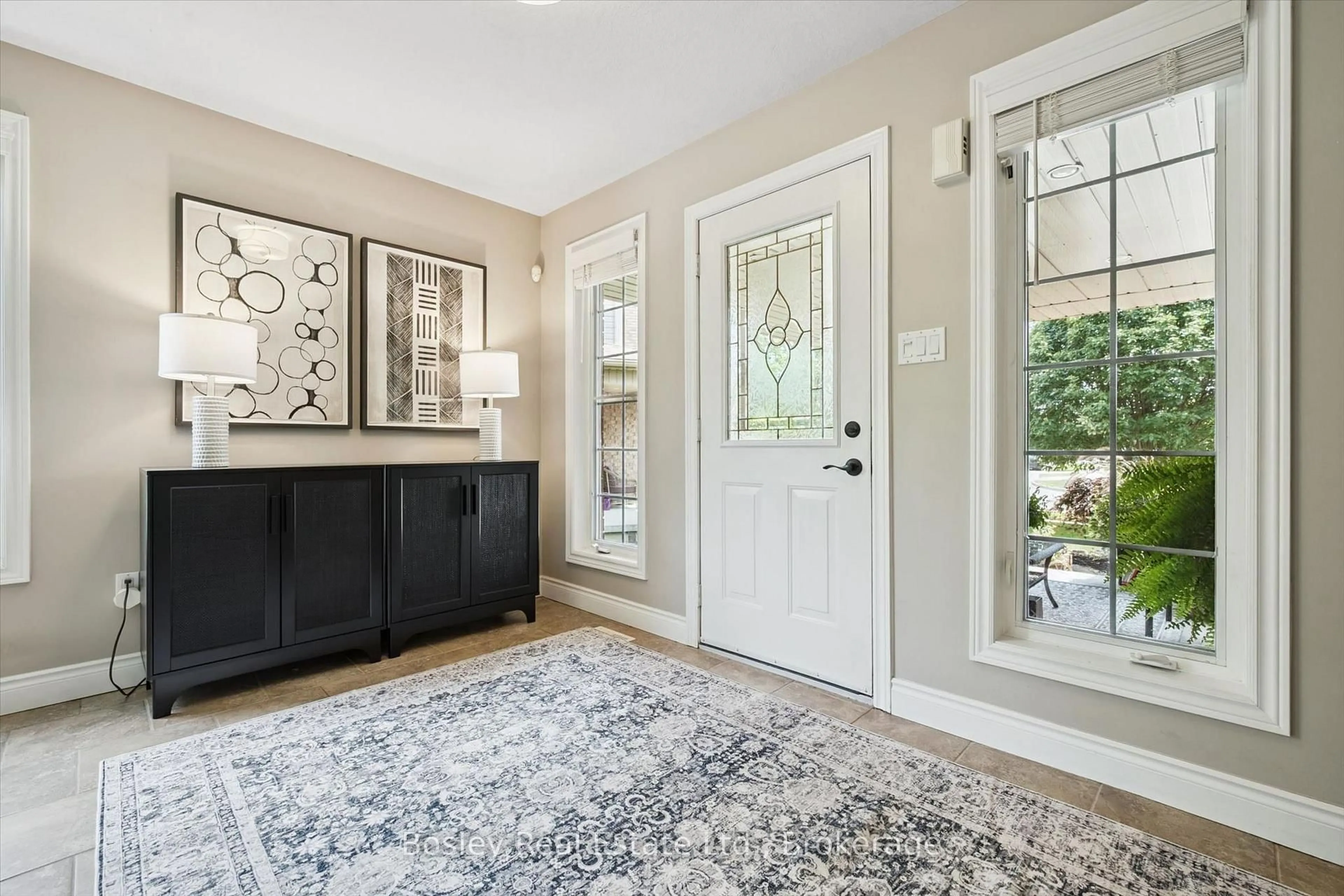 Indoor entryway for 37 Munroe Cres, Guelph Ontario N1G 5E5