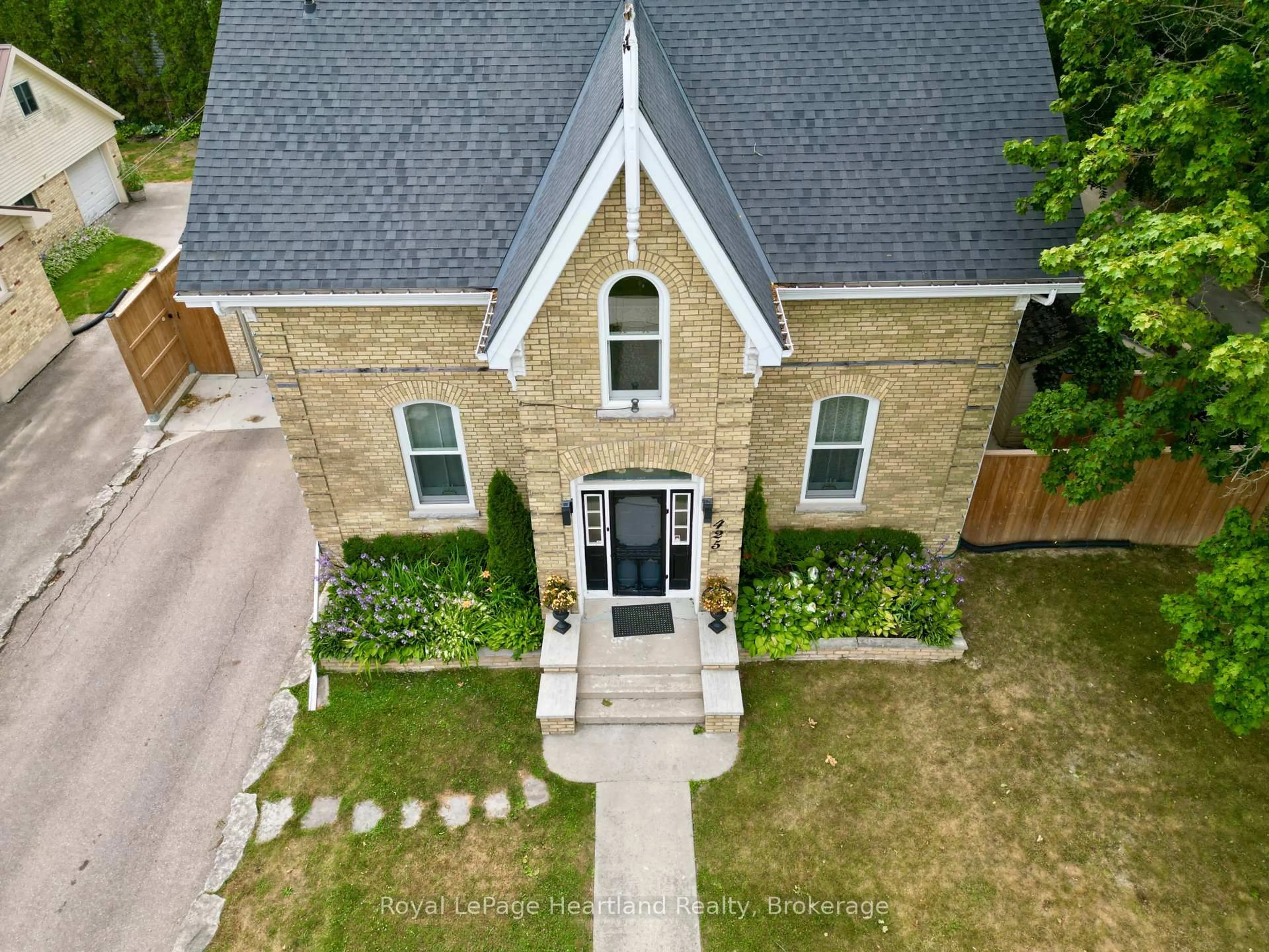 A pic from outside/outdoor area/front of a property/back of a property/a pic from drone, street for 425 William St, South Huron Ontario N0M 1S2