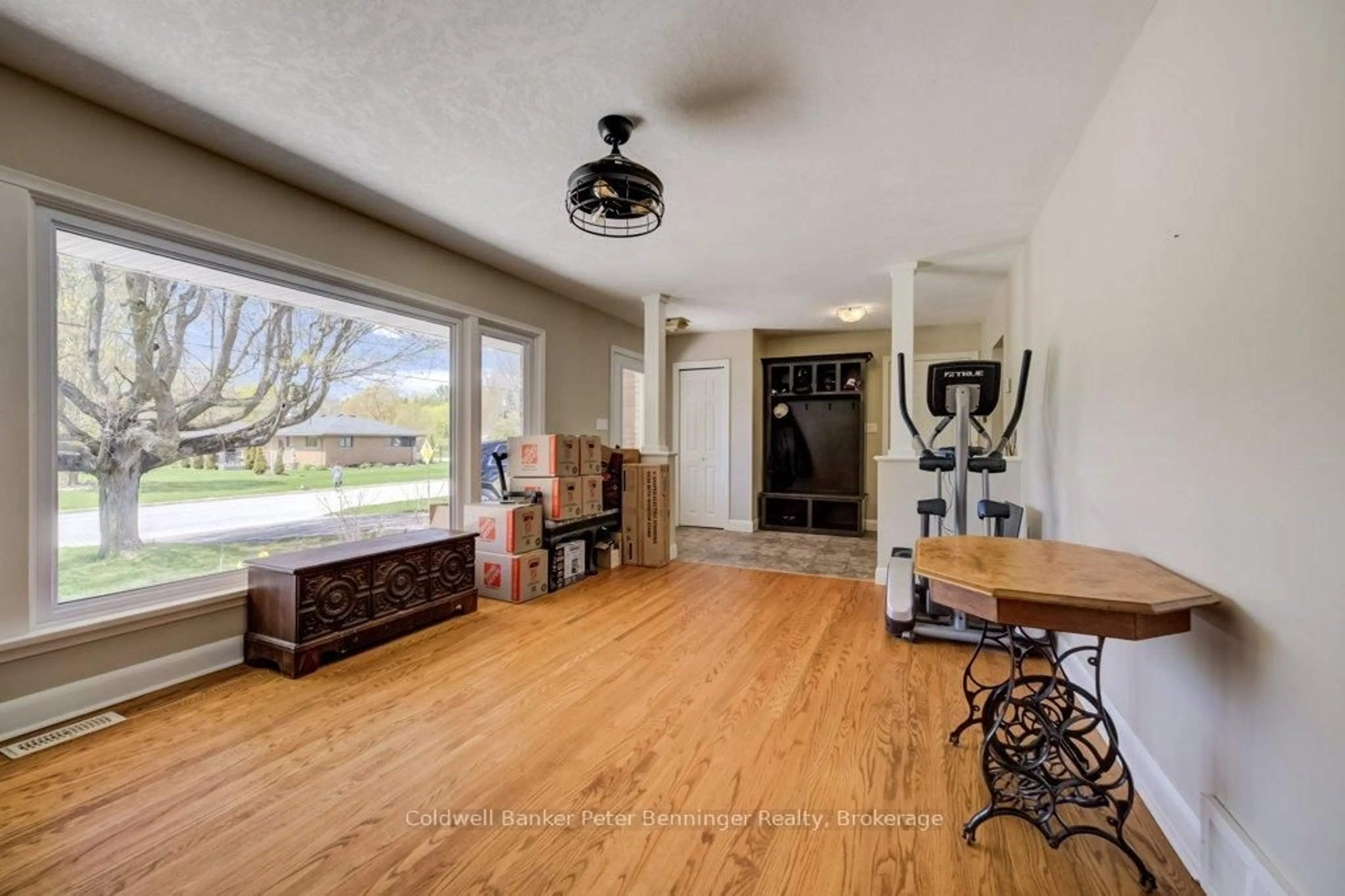 Indoor entryway for 24 Mullen Dr, Brockton Ontario N0G 2V0