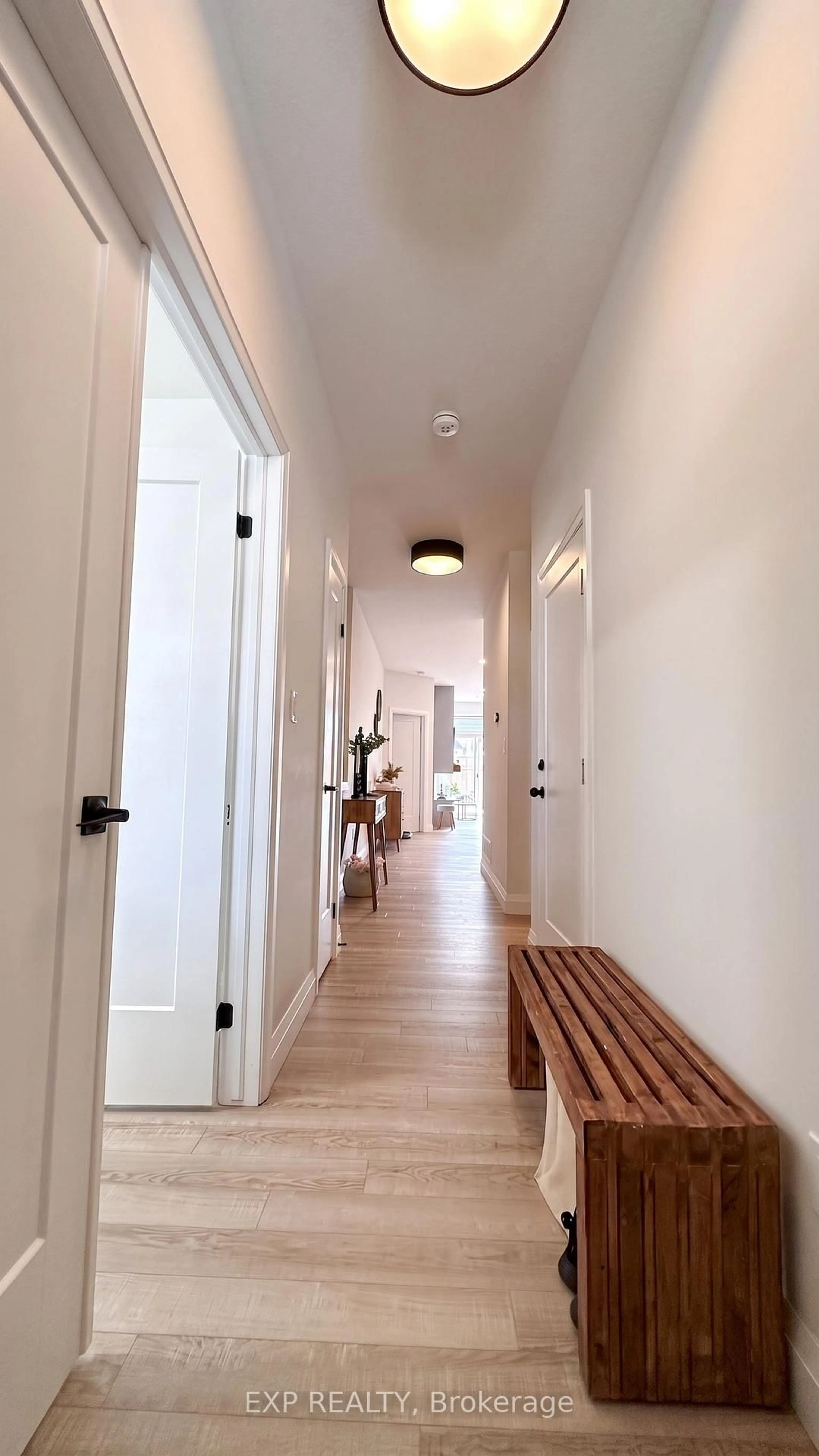 Indoor entryway for 6 Evylean Crt, St. Thomas Ontario N5R 0P6