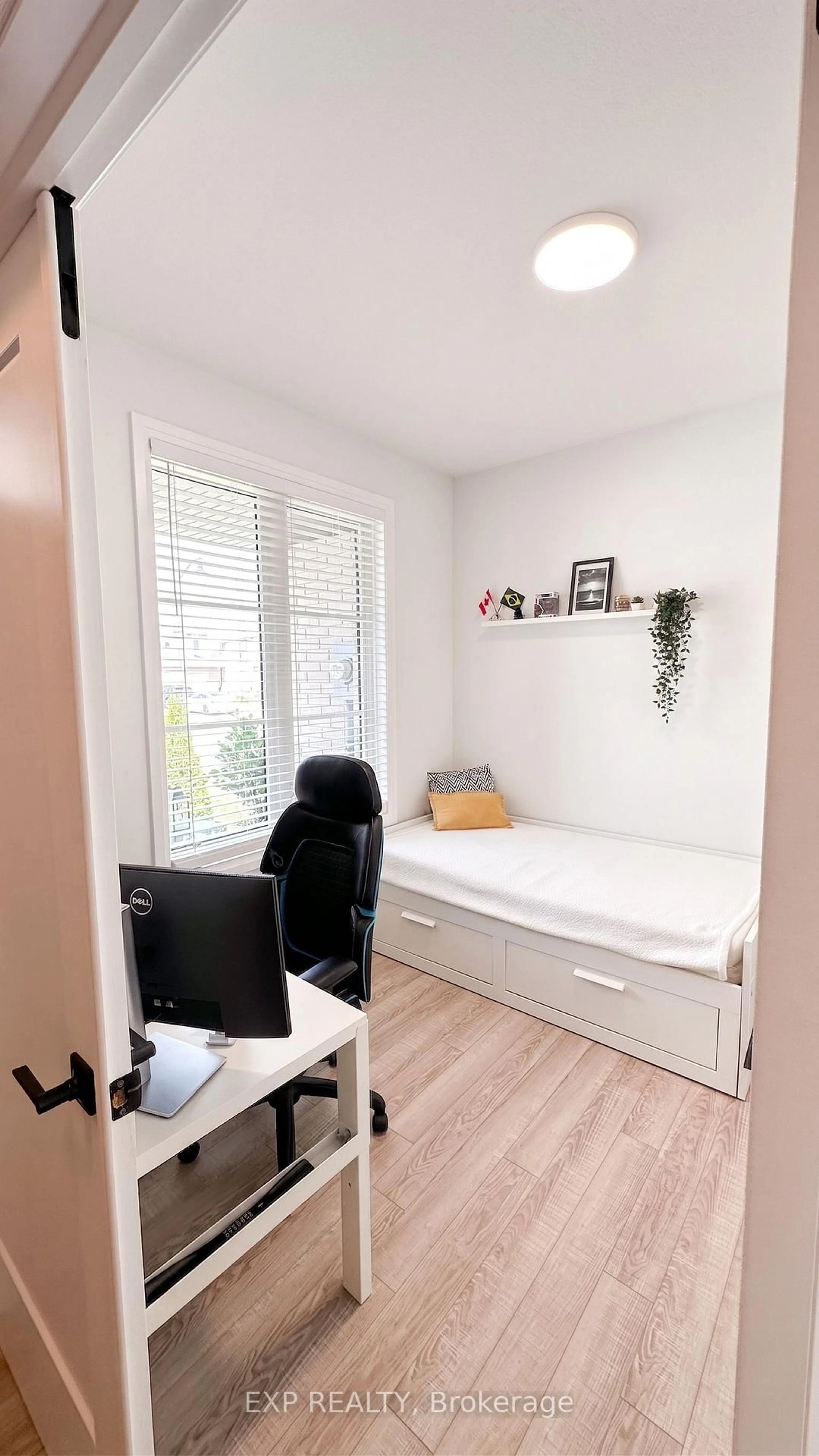 A pic of a room for 6 Evylean Crt, St. Thomas Ontario N5R 0P6