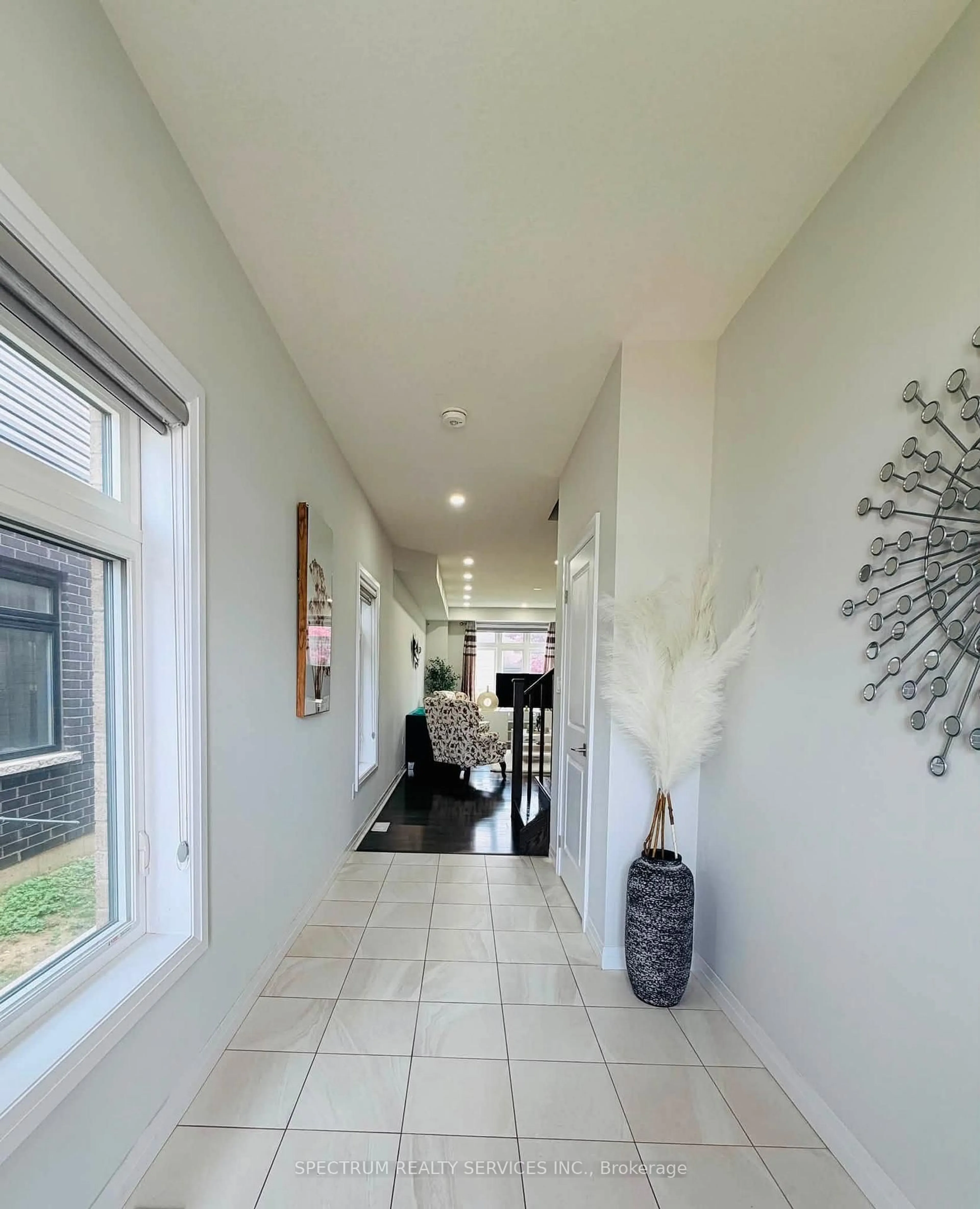 Indoor entryway for 529B Grey St, Brantford Ontario N3S 0C3
