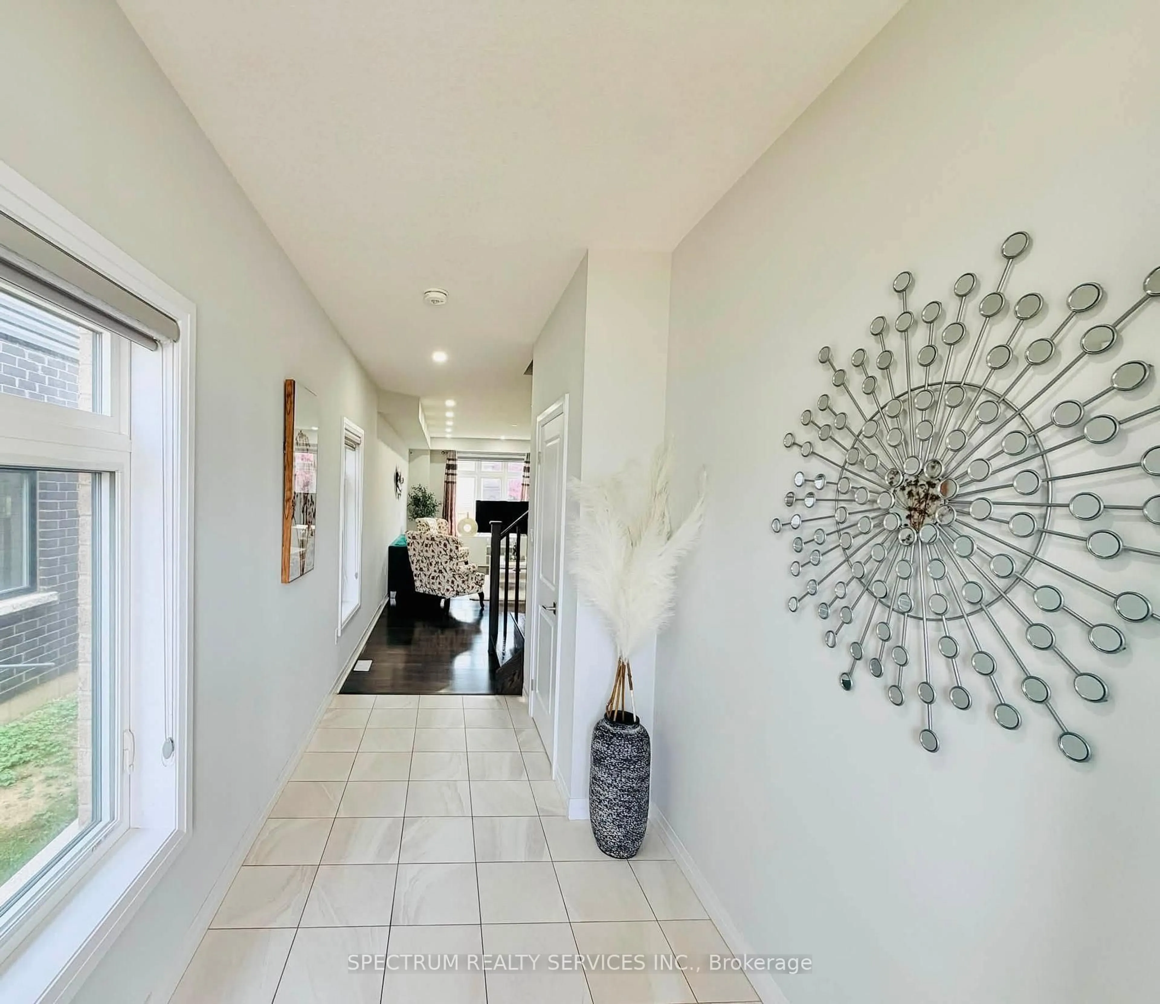Indoor entryway for 529B Grey St, Brantford Ontario N3S 0C3