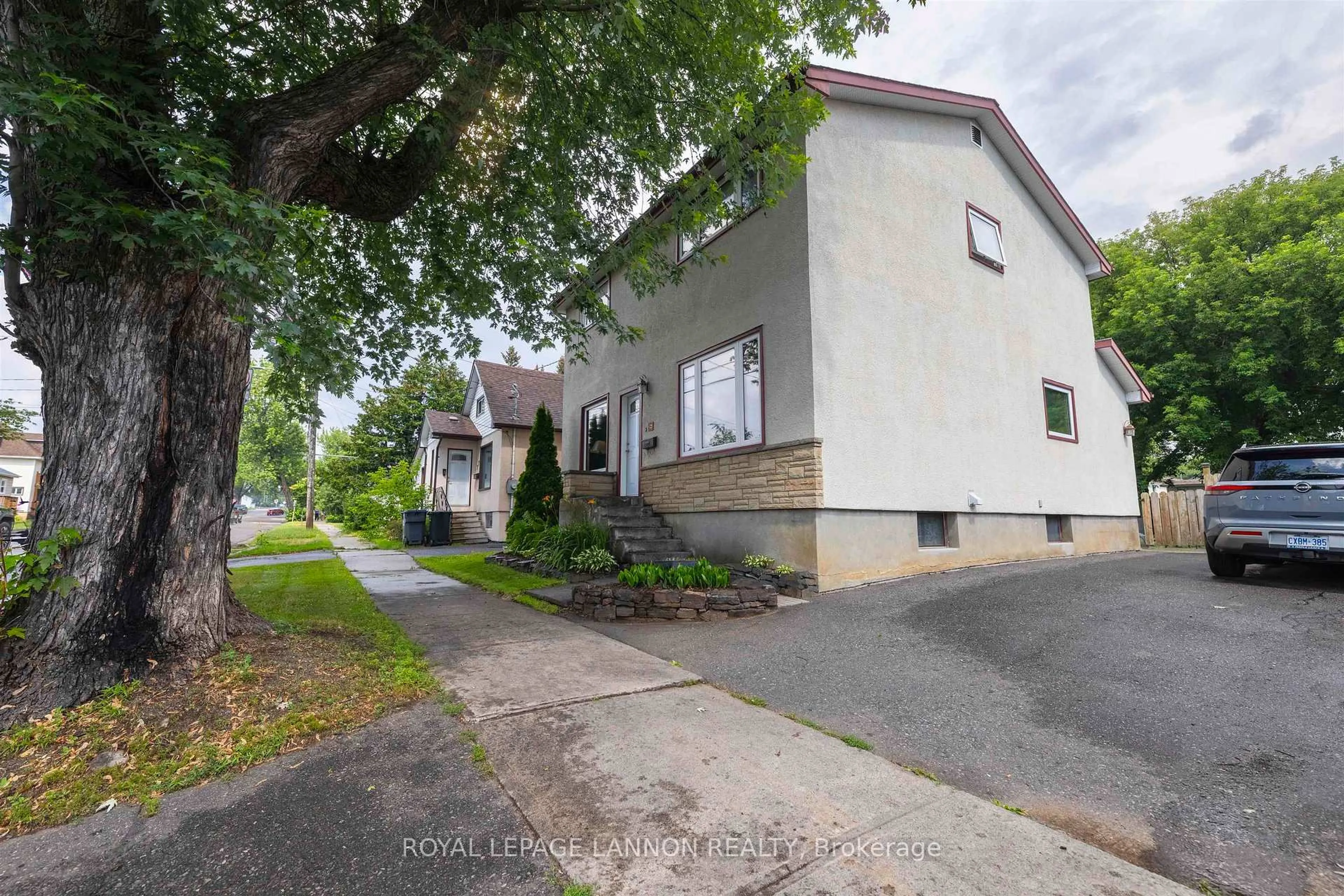 A pic from outside/outdoor area/front of a property/back of a property/a pic from drone, street for 79 ALGONQUIN Ave, Thunder Bay Ontario P7B 4S7