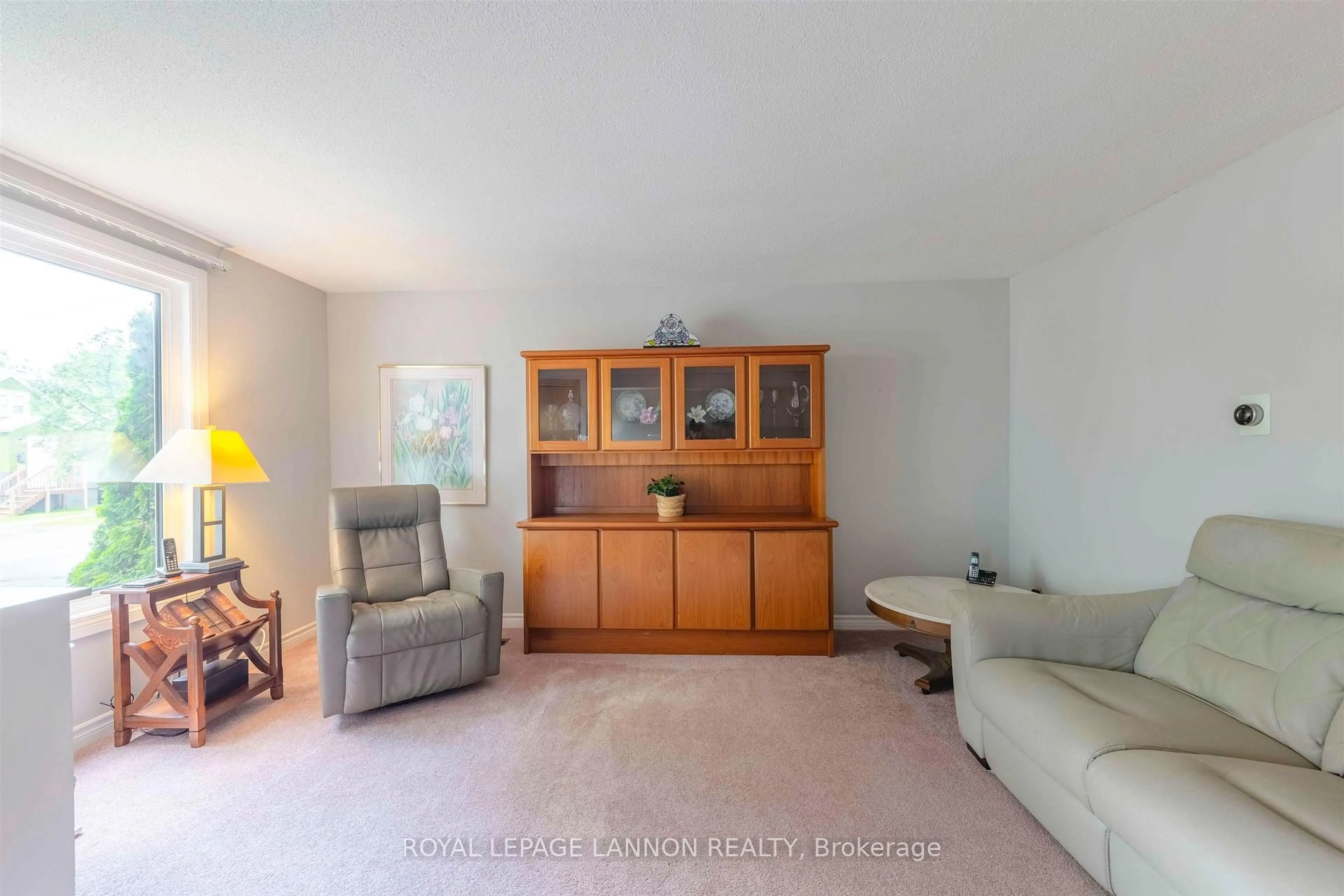 Living room with furniture, unknown for 79 ALGONQUIN Ave, Thunder Bay Ontario P7B 4S7