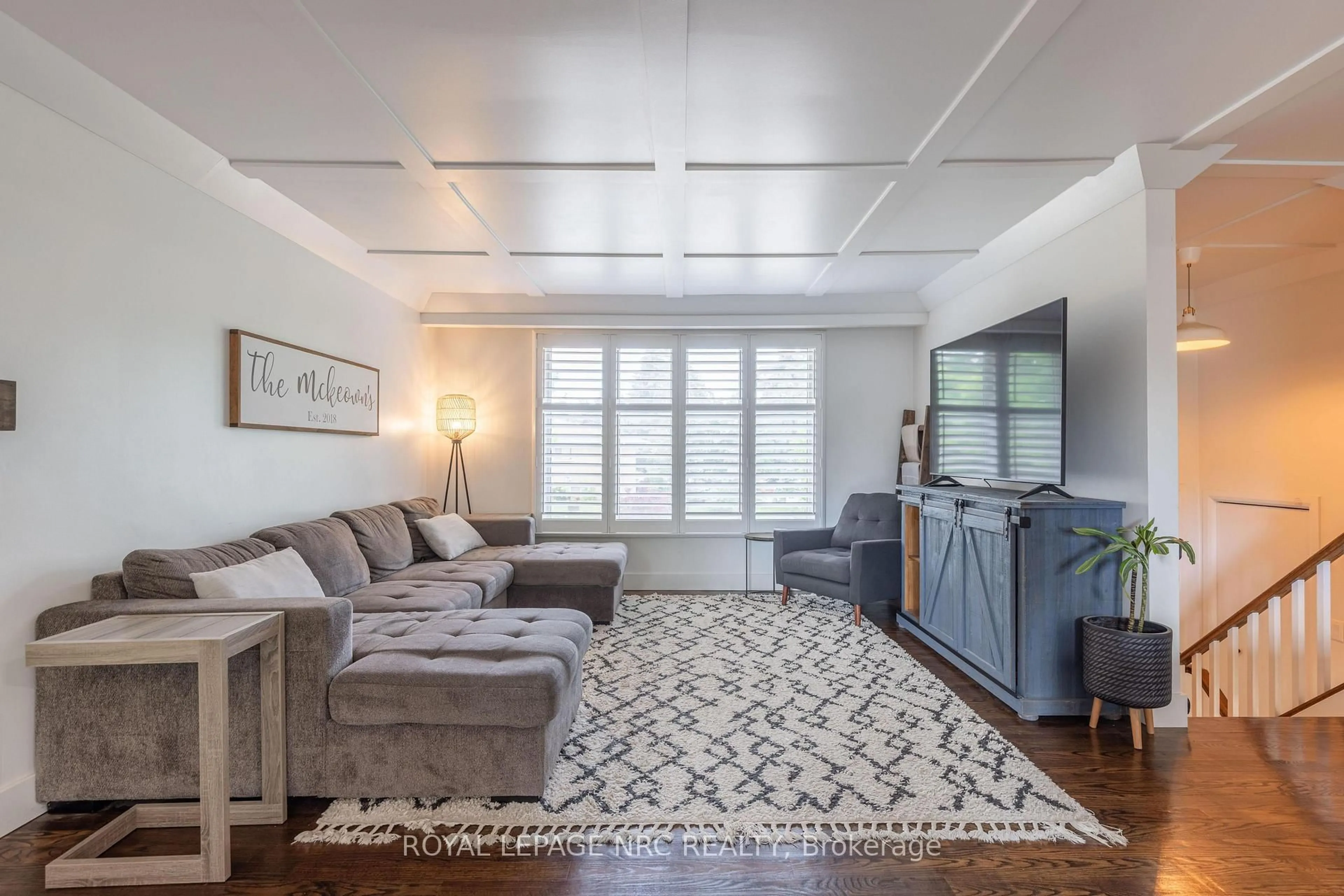 Living room with furniture, unknown for 13 Orlando Dr, St. Catharines Ontario L2N 6V5