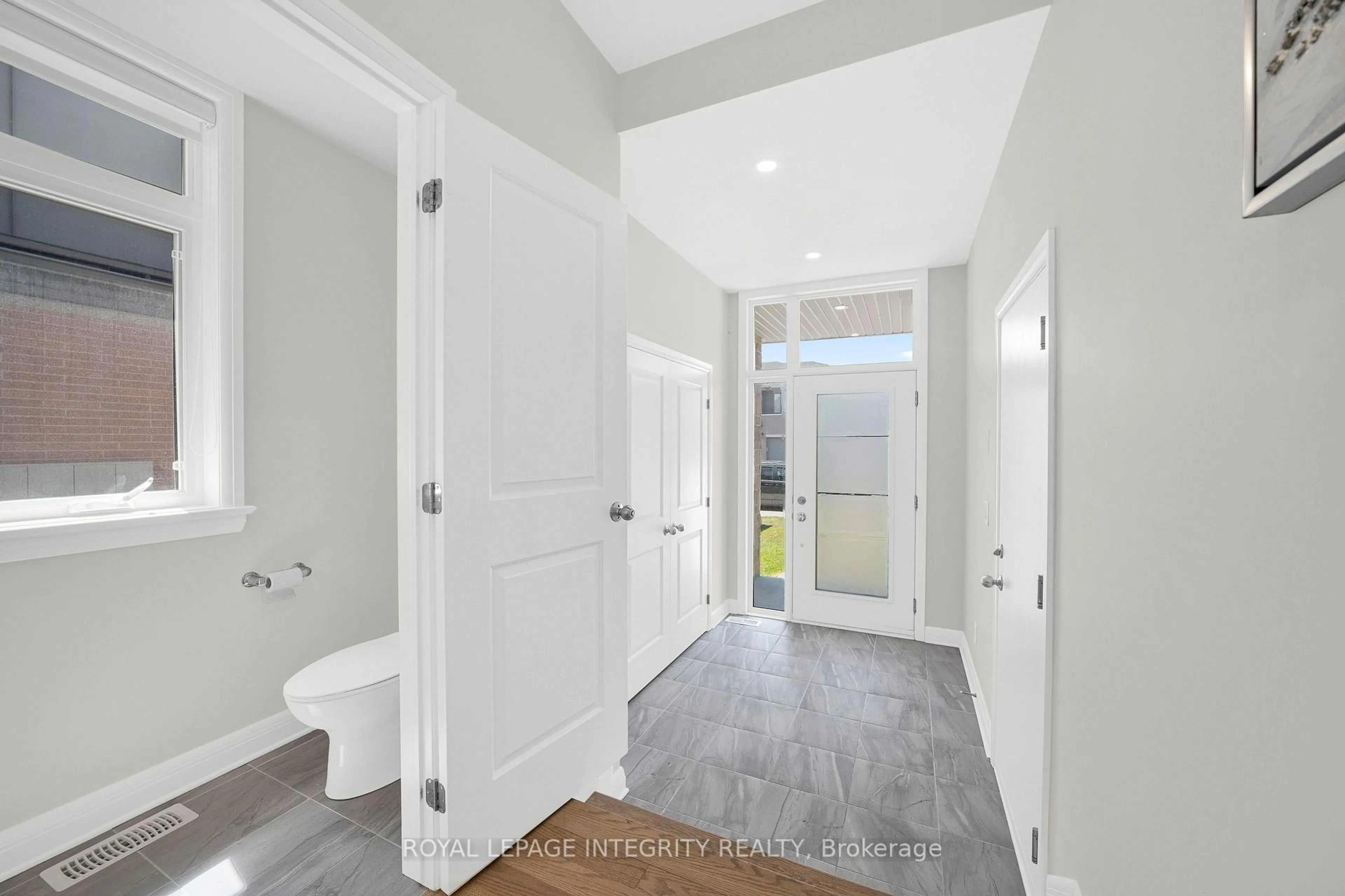 Indoor entryway for 866 Moses Tennisco St, Ottawa Ontario K1K 5A2