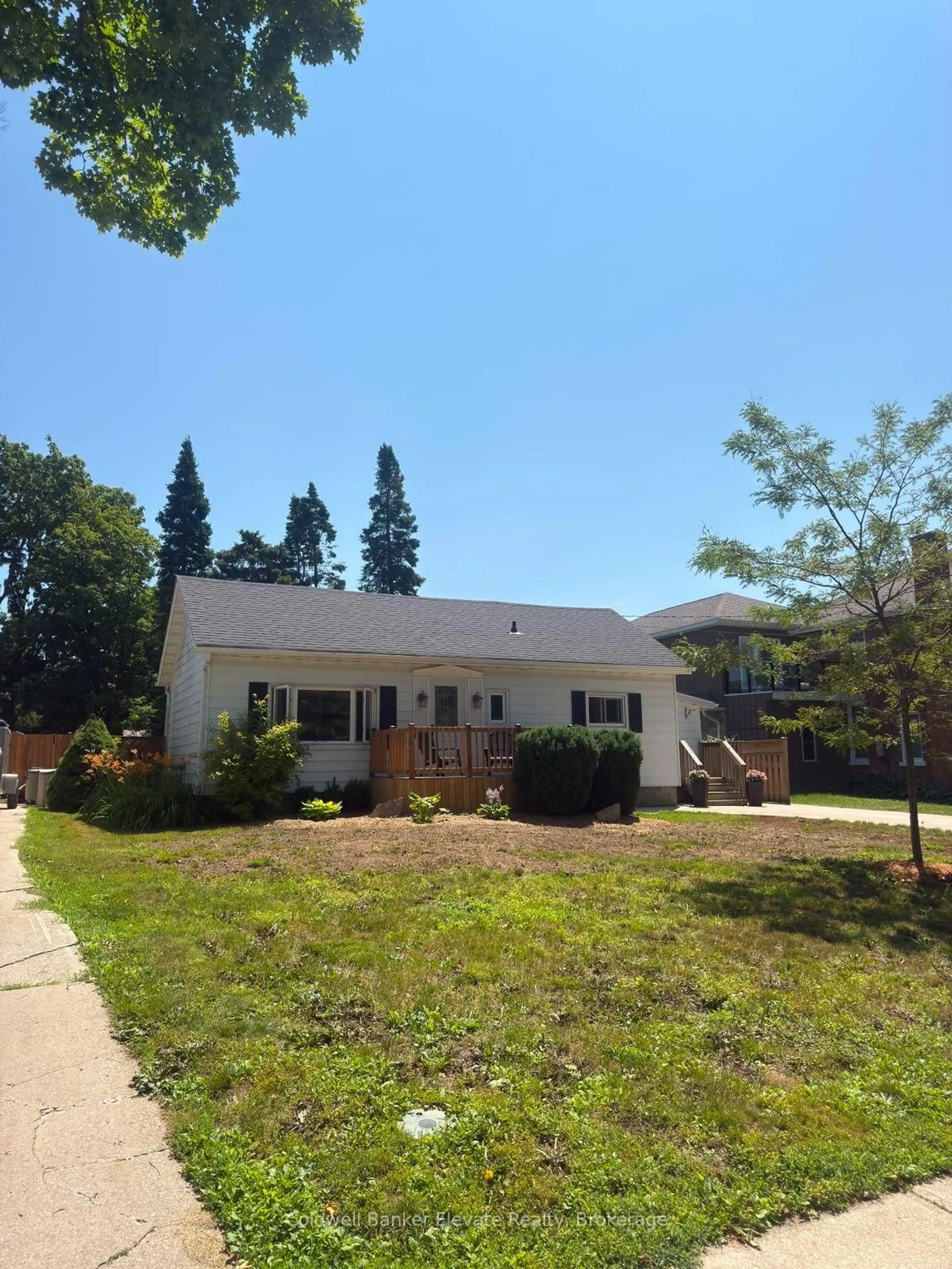 Home with vinyl exterior material, street for 1625 5TH Ave, Owen Sound Ontario N4K 2S3