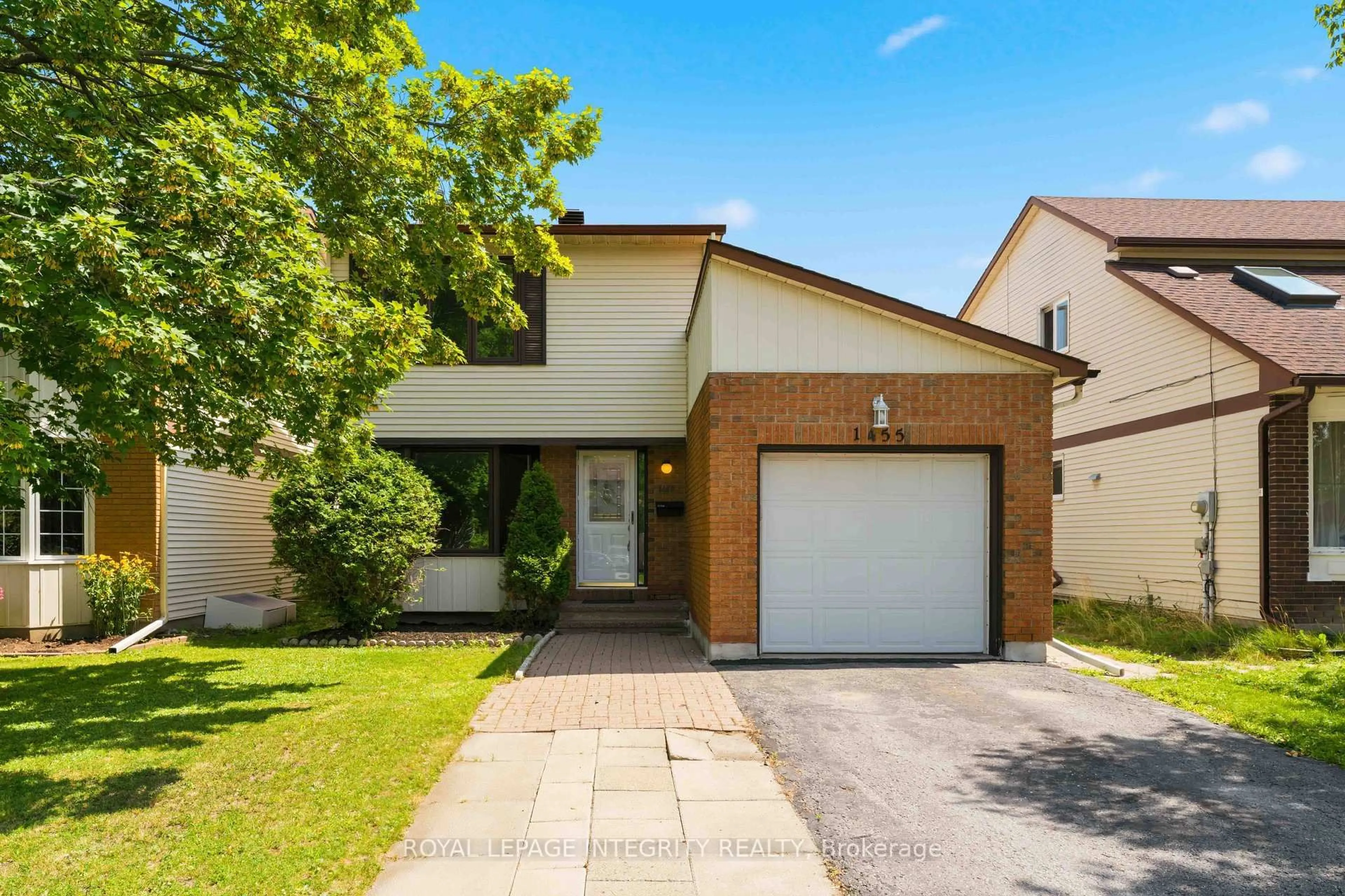 Home with brick exterior material, street for 1455 Bradshaw Cres, Ottawa Ontario K1B 5G1