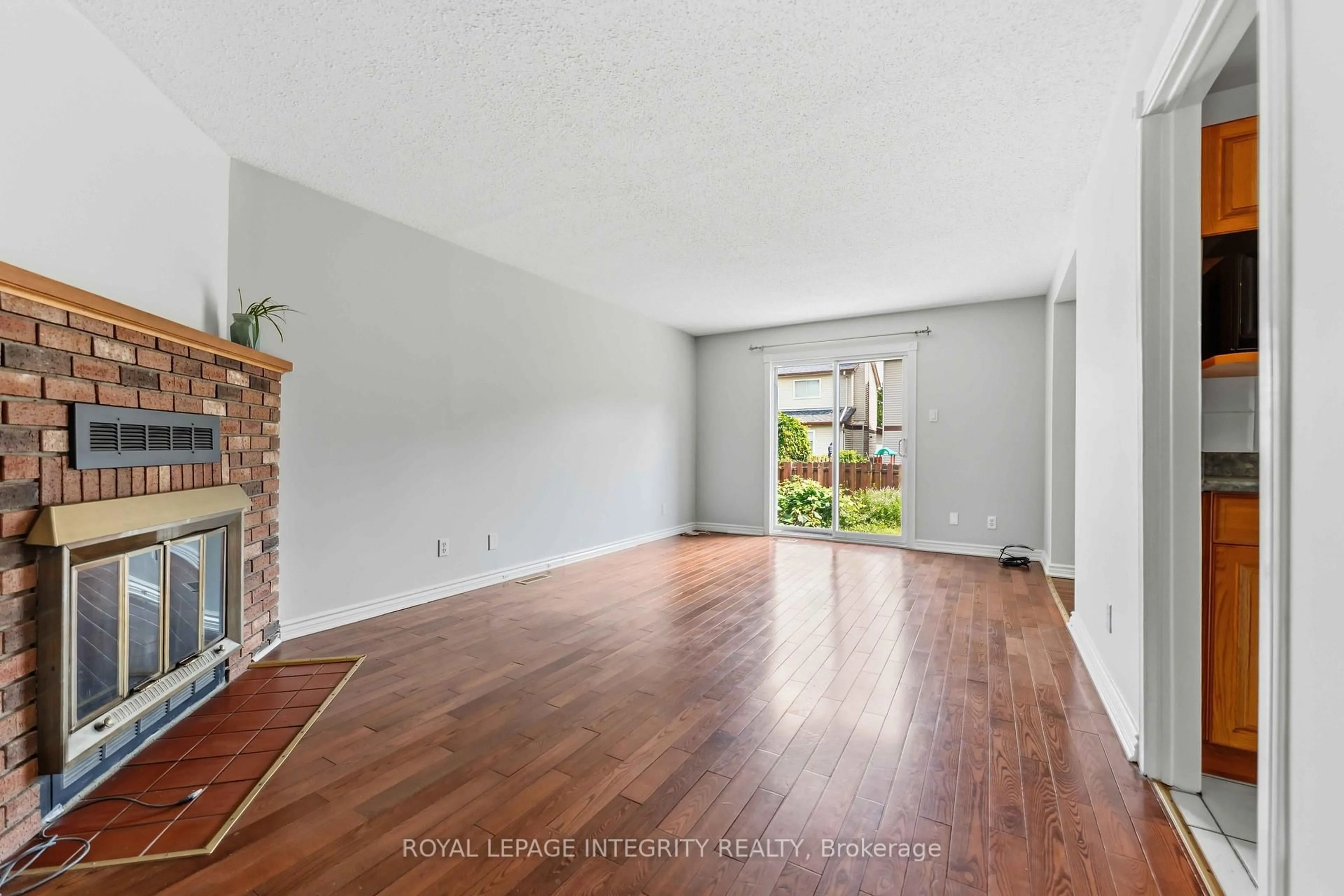 Unknown for 1455 Bradshaw Cres, Ottawa Ontario K1B 5G1