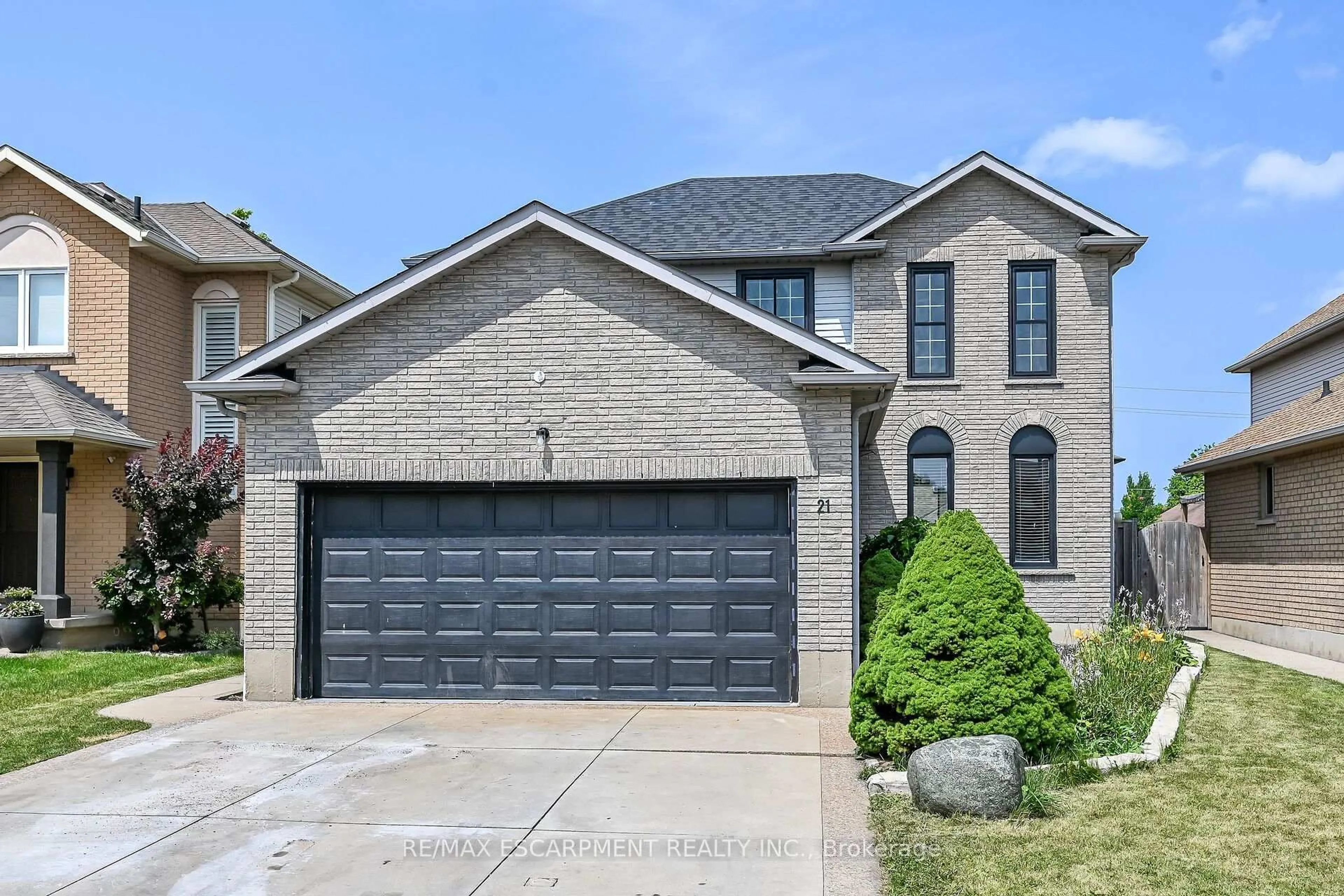 Home with brick exterior material, street for 21 Springgarden Cres, Hamilton Ontario L8J 2S5