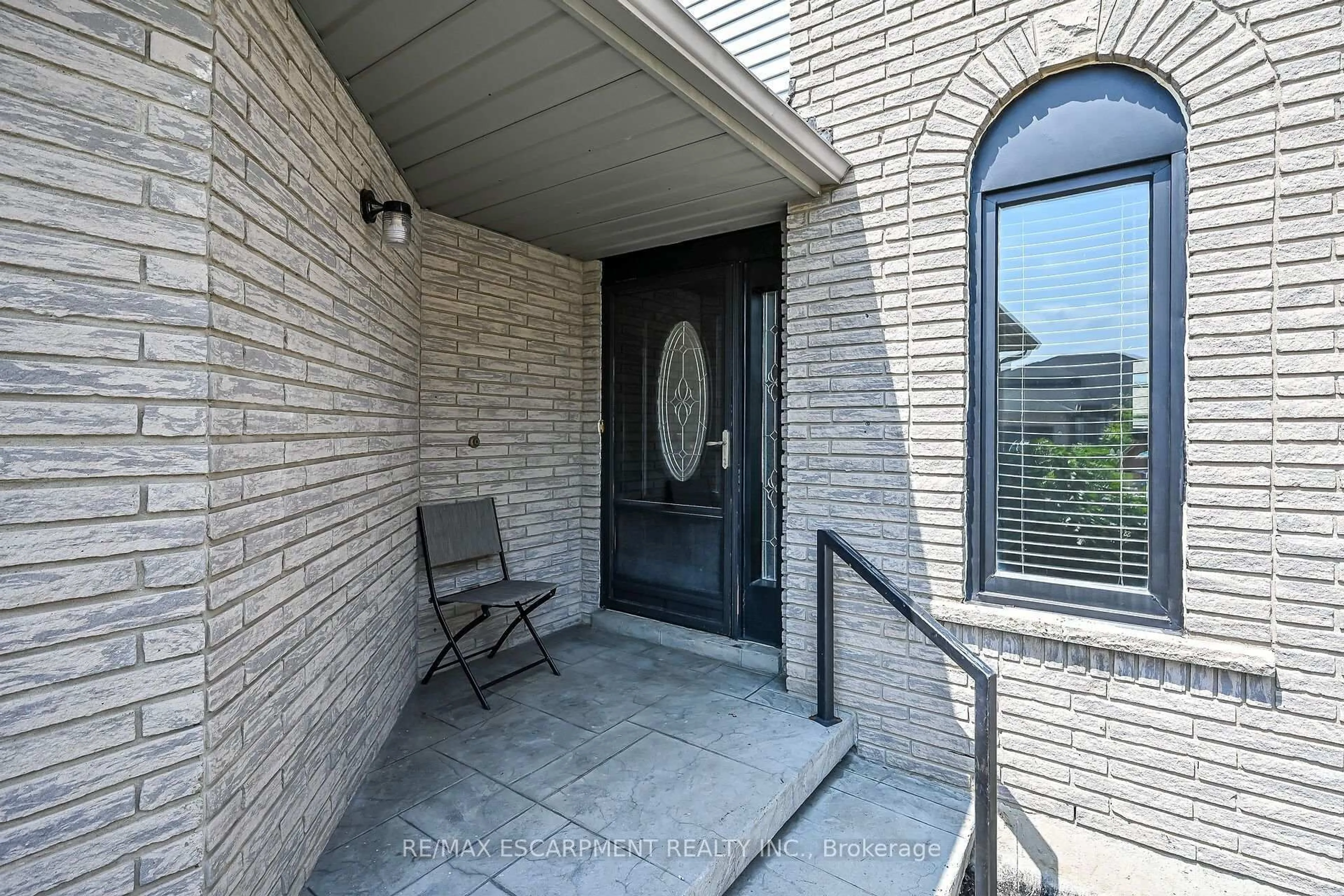 Indoor entryway for 21 Springgarden Cres, Hamilton Ontario L8J 2S5