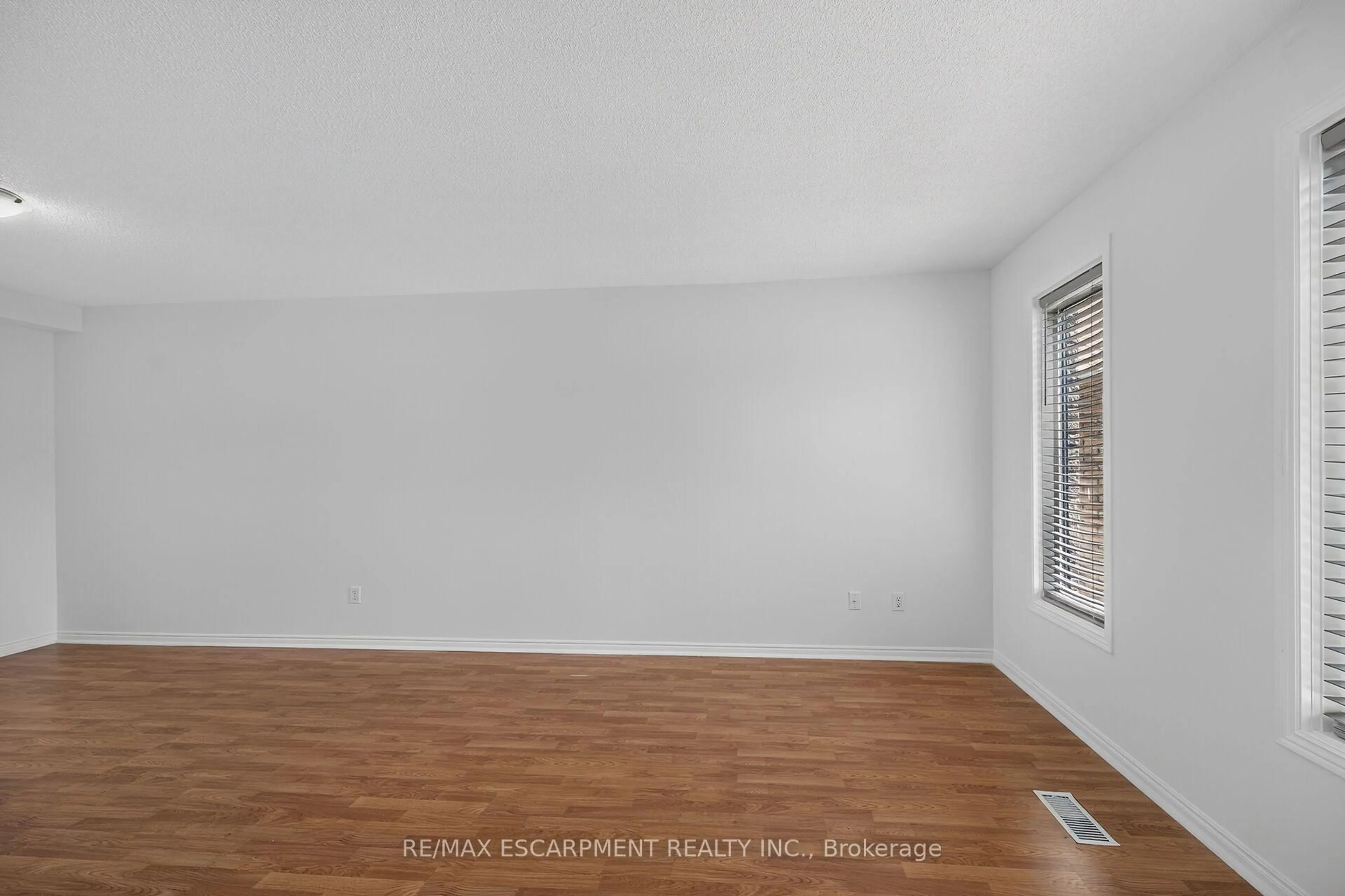 A pic of a room for 21 Springgarden Cres, Hamilton Ontario L8J 2S5