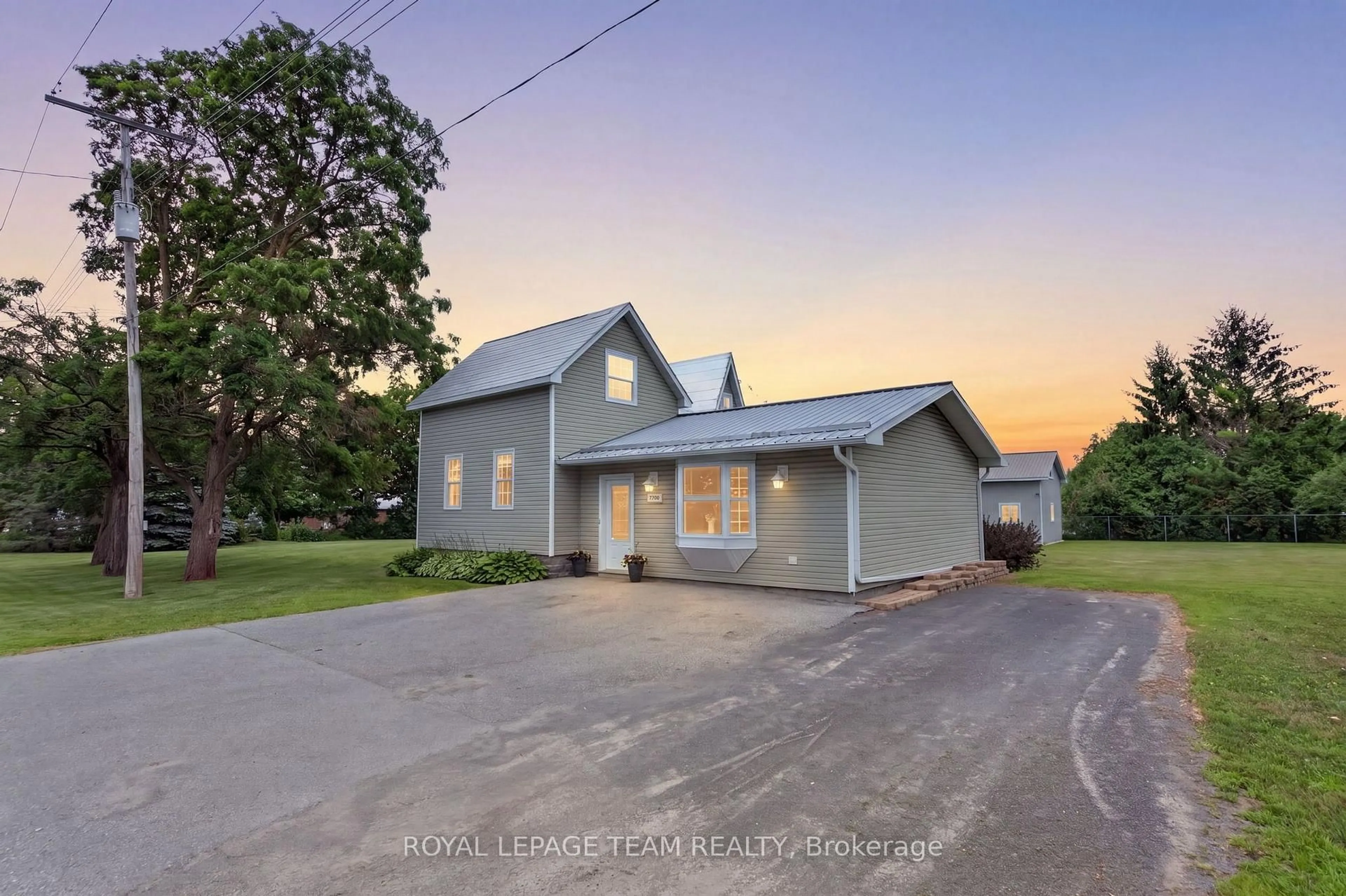 A pic from outside/outdoor area/front of a property/back of a property/a pic from drone, street for 7780 Bleeks Rd, Munster Ontario K0A 3P0