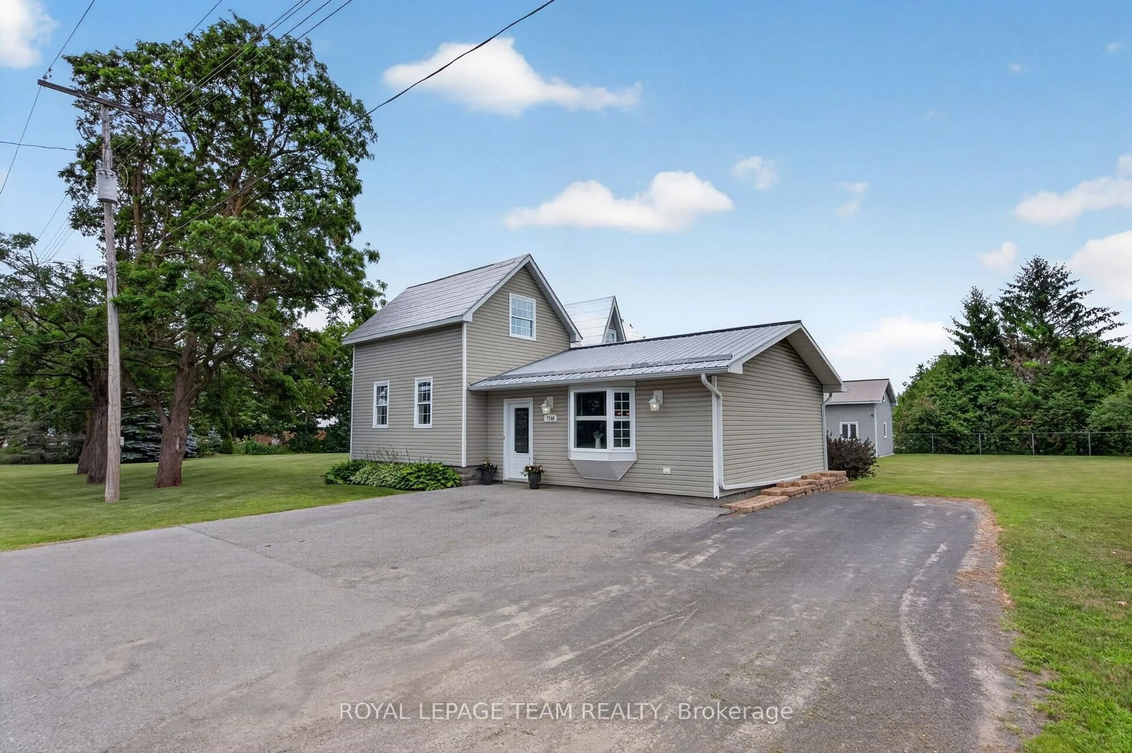 A pic from outside/outdoor area/front of a property/back of a property/a pic from drone, street for 7780 Bleeks Rd, Munster Ontario K0A 3P0