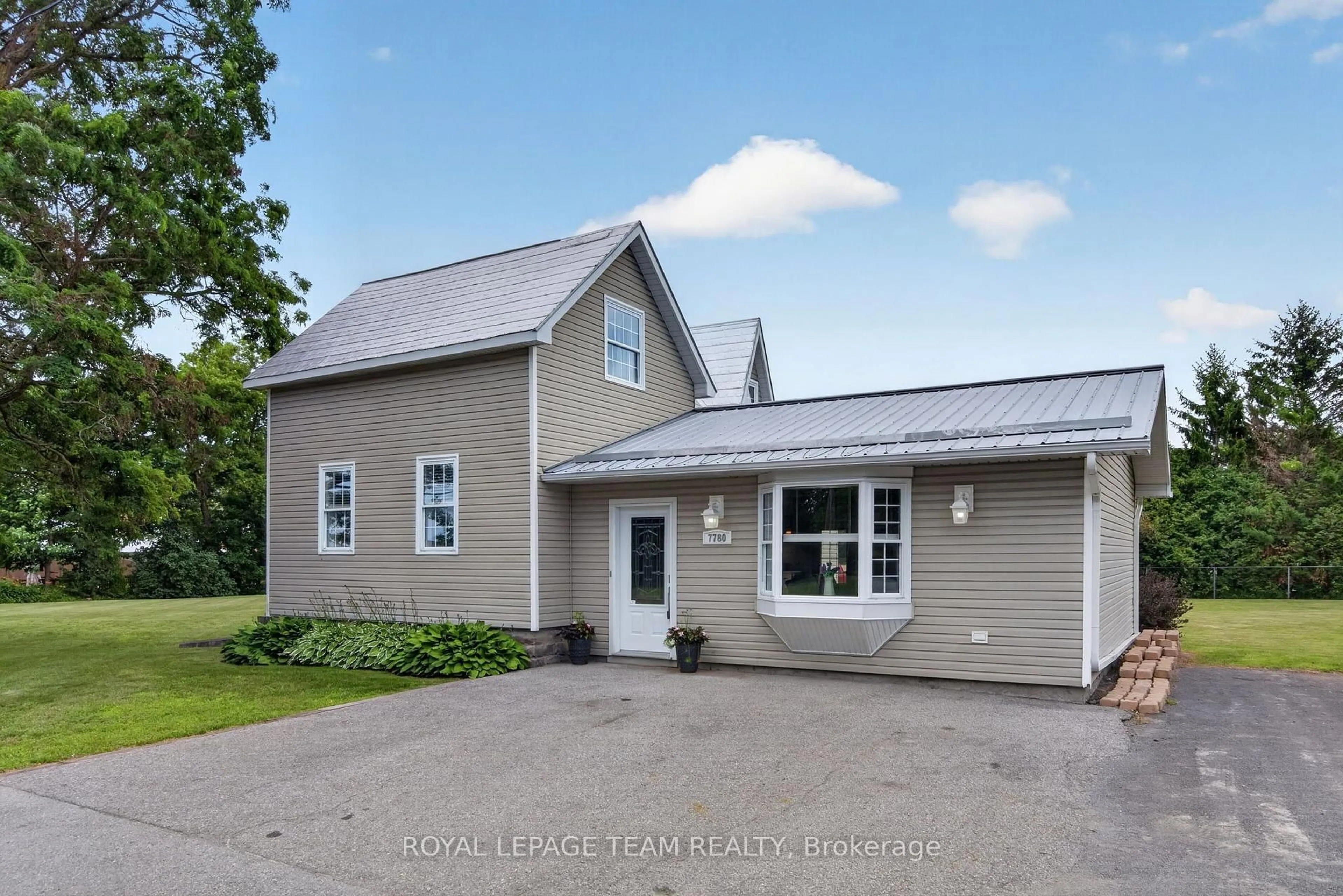 Home with vinyl exterior material, street for 7780 Bleeks Rd, Munster Ontario K0A 3P0