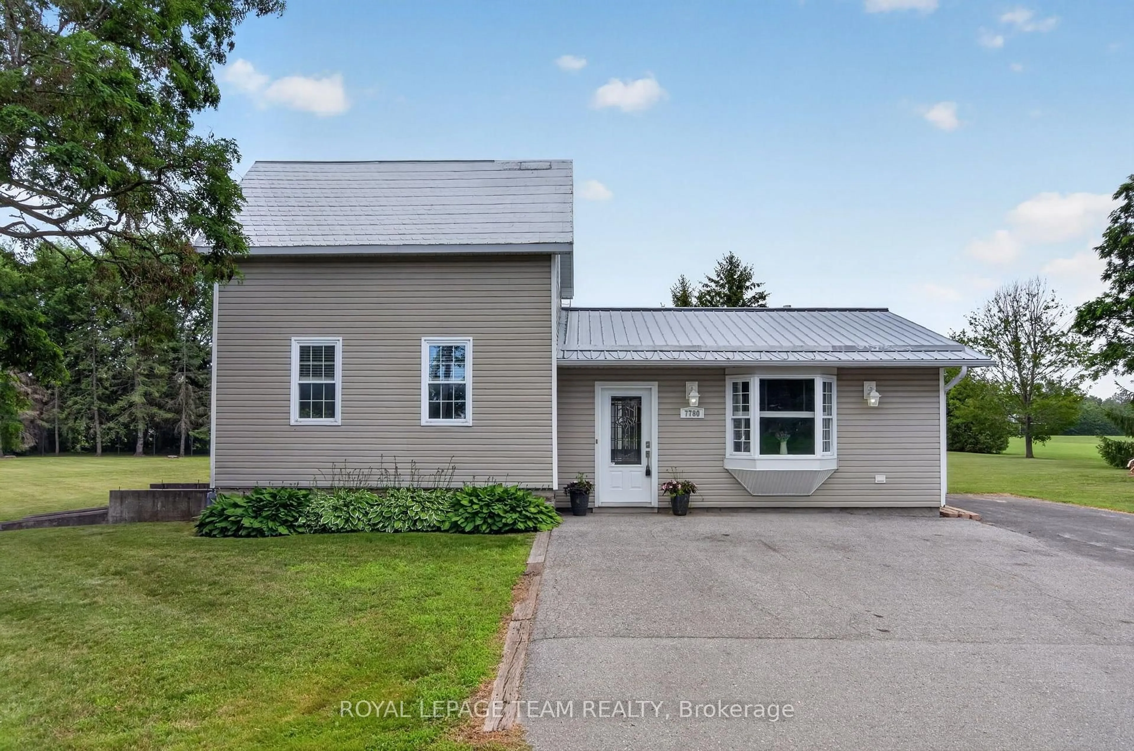 Home with vinyl exterior material, street for 7780 Bleeks Rd, Munster Ontario K0A 3P0